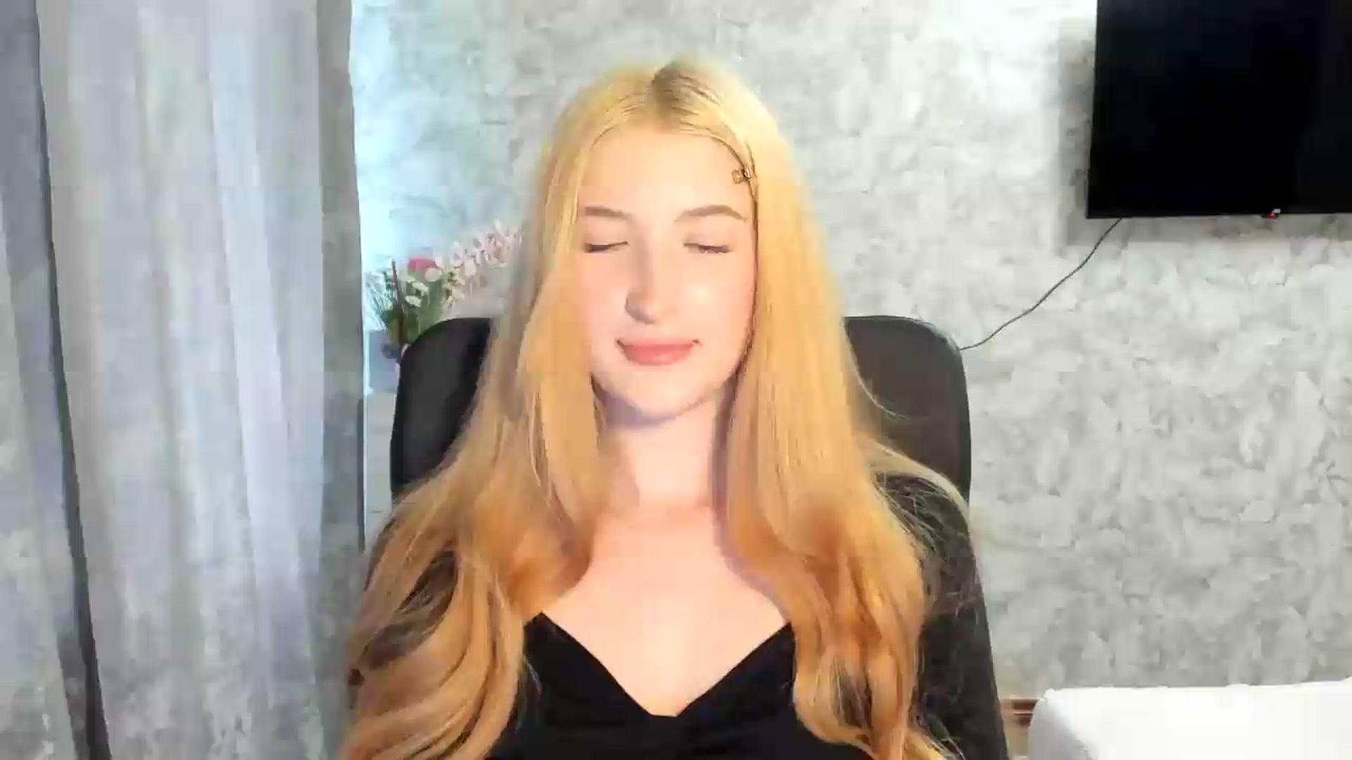 Gallery image thumbnail from Ilona_Here's myfreecams stream on, 05/23/2026, 14:57 image 18 of 20