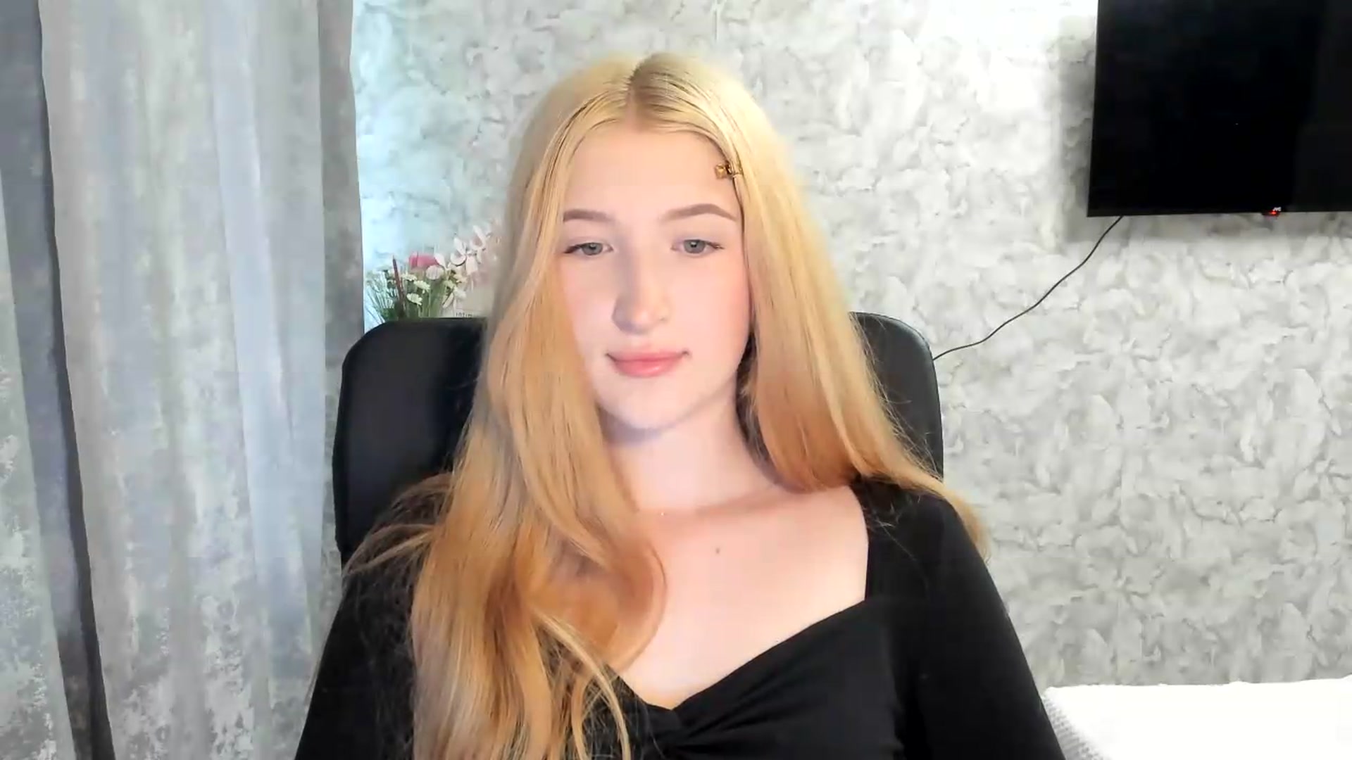 Gallery image thumbnail from Ilona_Here's myfreecams stream on, 05/23/2026, 15:31 image 14 of 20
