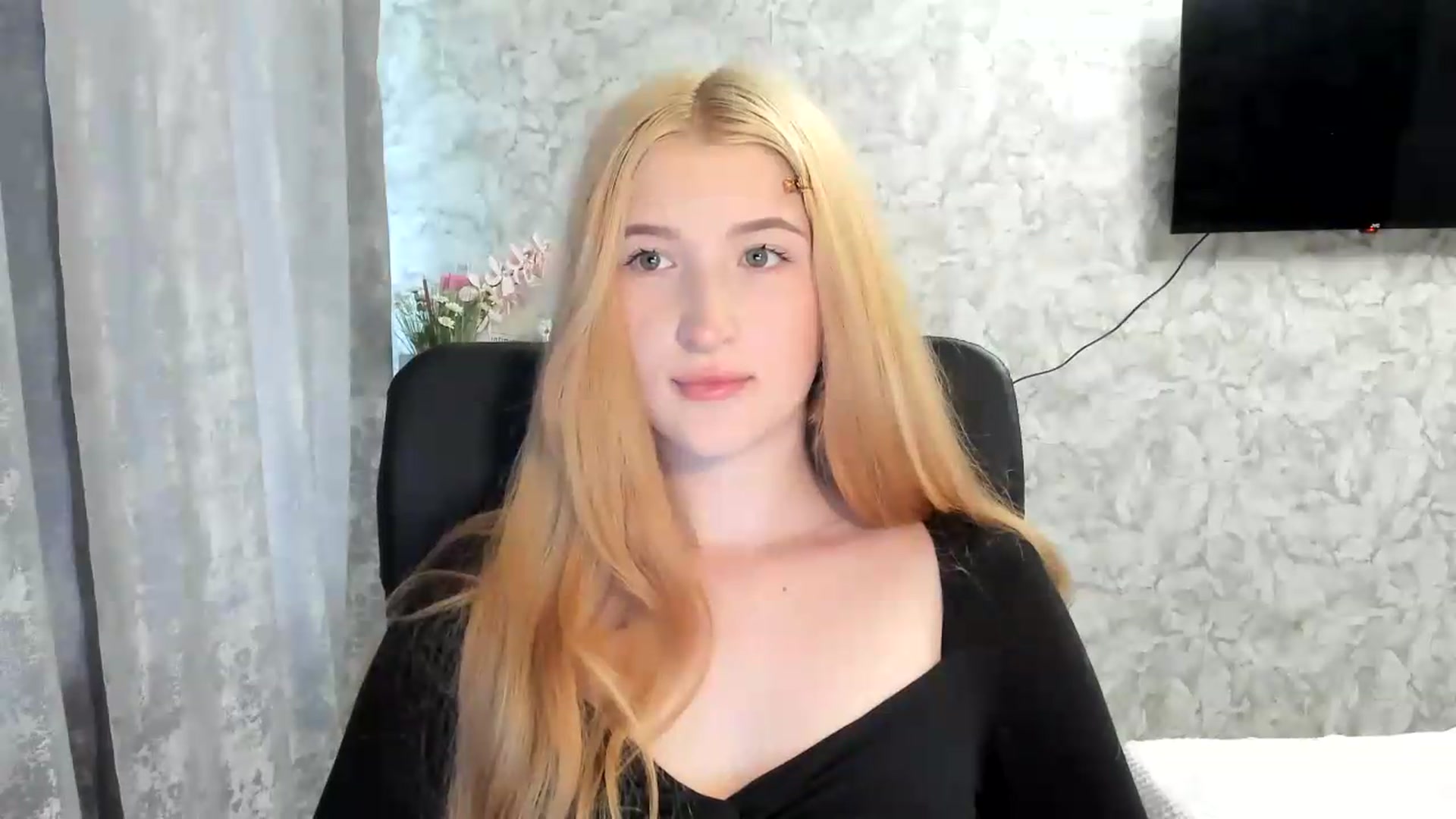 Gallery image thumbnail from Ilona_Here's myfreecams stream on, 05/23/2026, 15:31 image 16 of 20