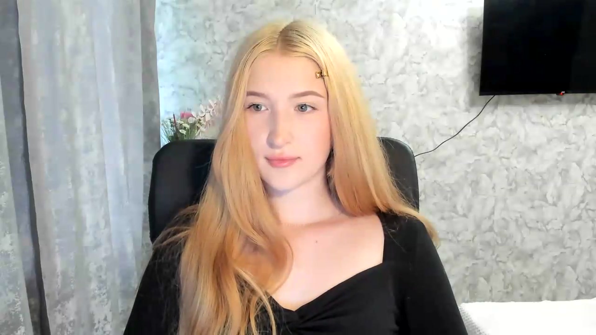 Gallery image thumbnail from Ilona_Here's myfreecams stream on, 05/23/2026, 15:31 image 13 of 20