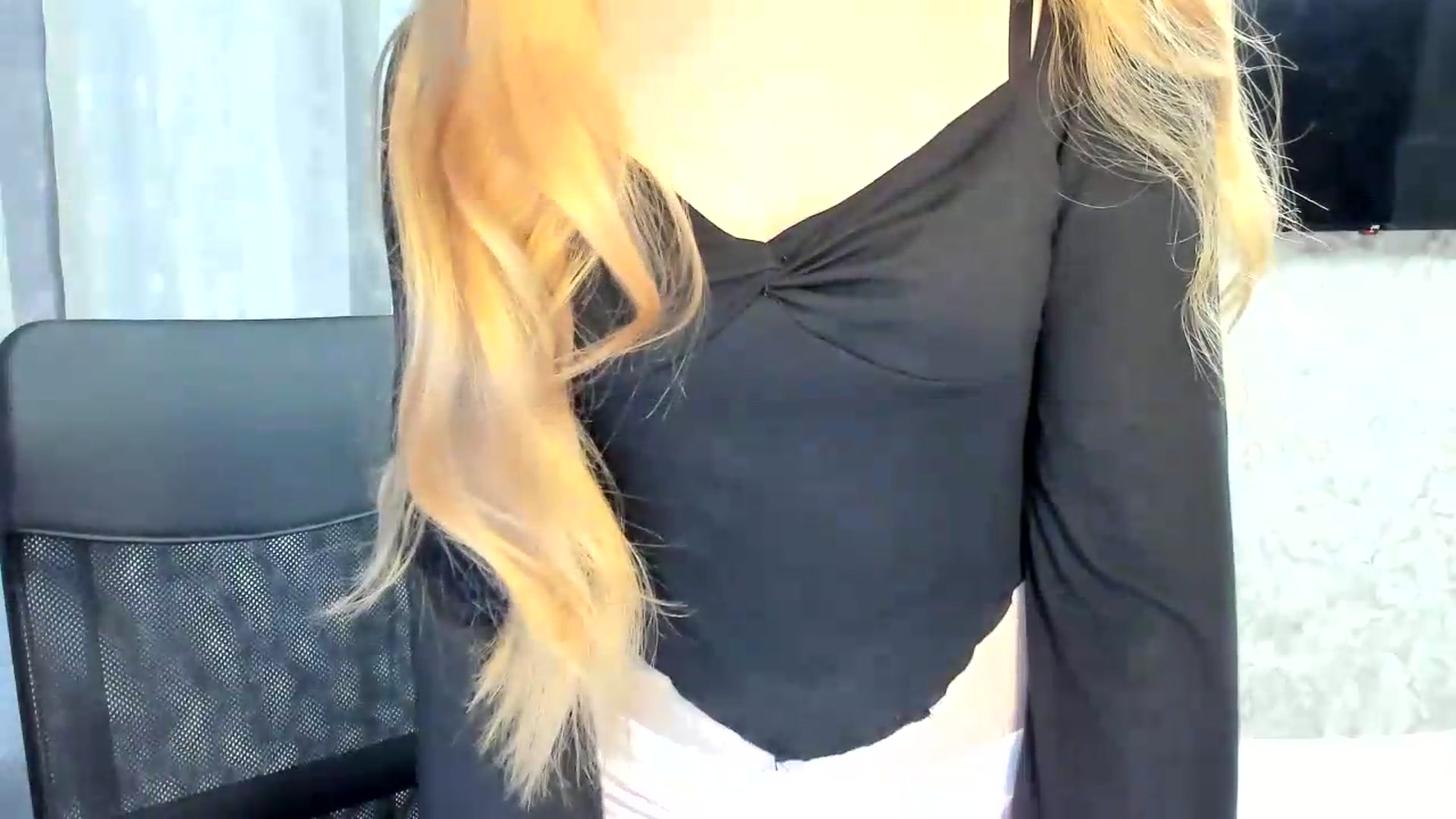 Gallery image thumbnail from Ilona_Here's myfreecams stream on, 05/23/2026, 15:31 image 10 of 20