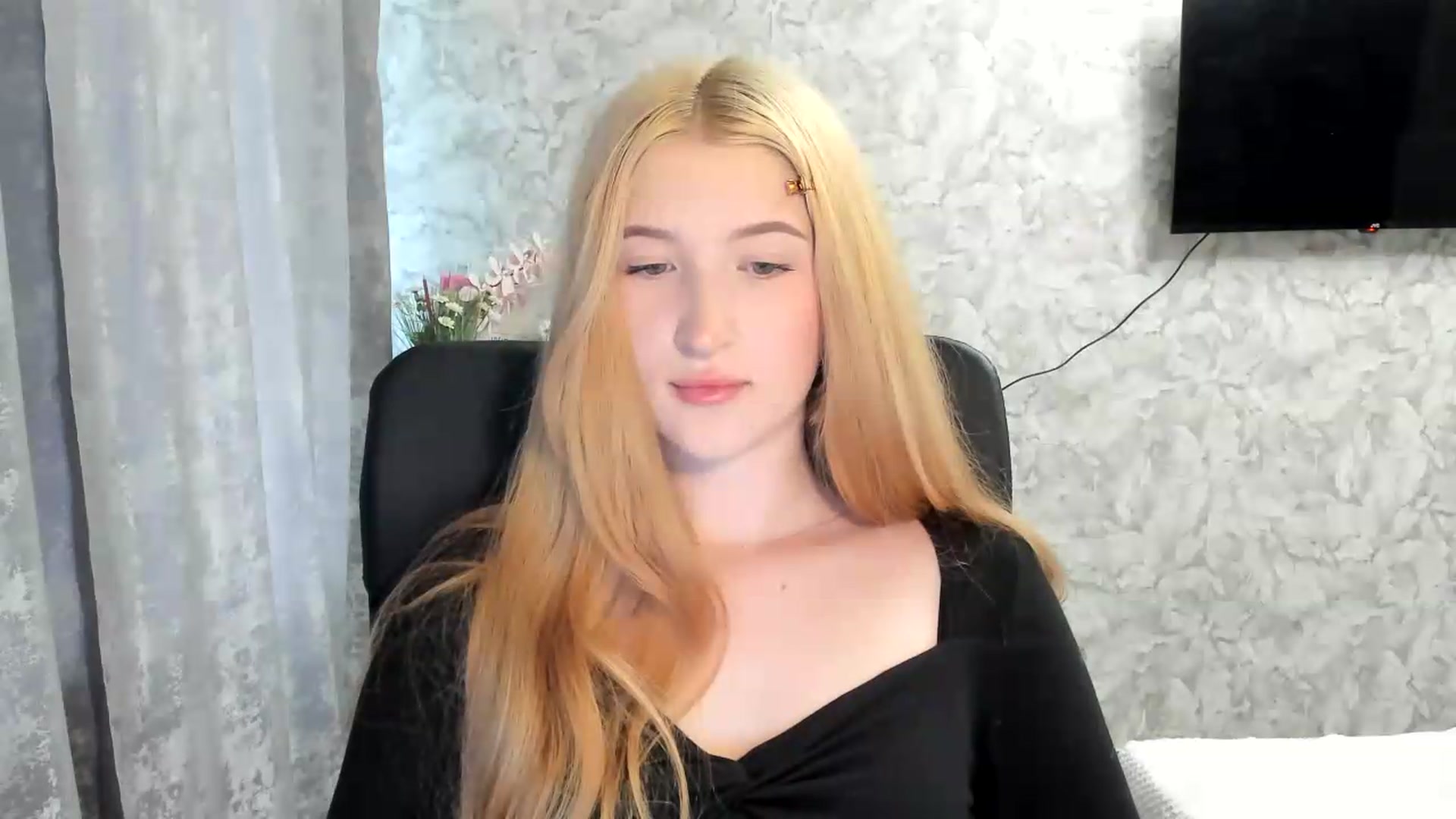 Gallery image thumbnail from Ilona_Here's myfreecams stream on, 05/23/2026, 15:31 image 15 of 20