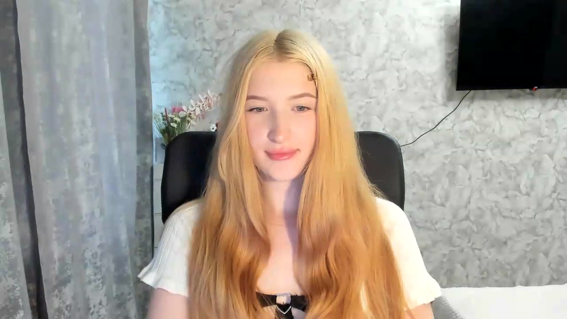Gallery image thumbnail from Ilona_Here's myfreecams stream on, 05/23/2026, 16:38 image 2 of 20