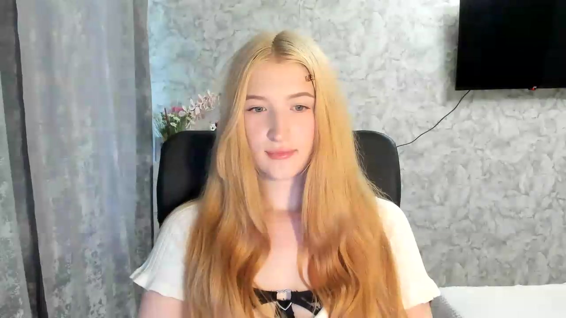 Gallery image thumbnail from Ilona_Here's myfreecams stream on, 05/23/2026, 16:38 image 4 of 20