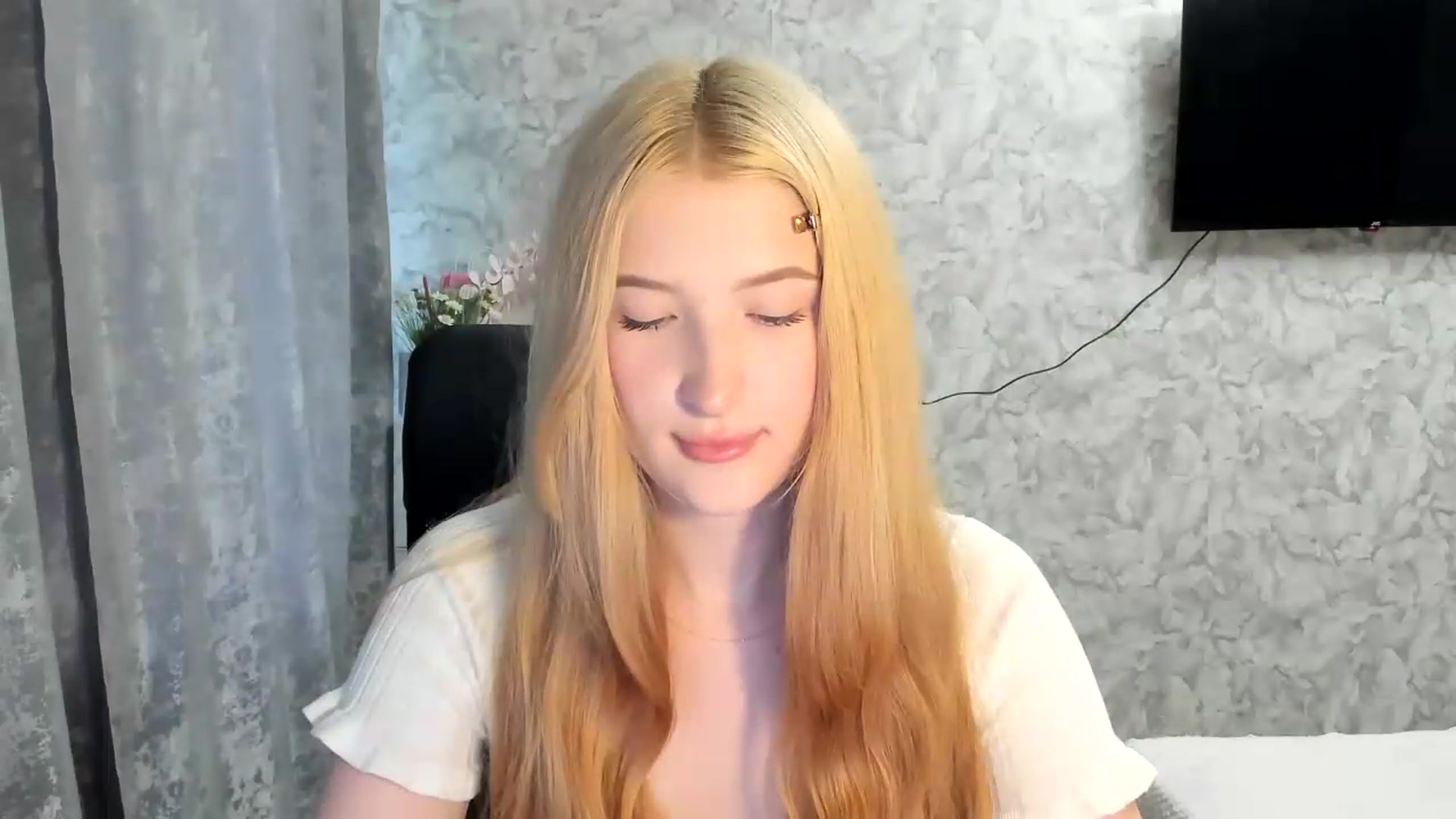 Gallery image thumbnail from Ilona_Here's myfreecams stream on, 05/23/2026, 16:38 image 5 of 20