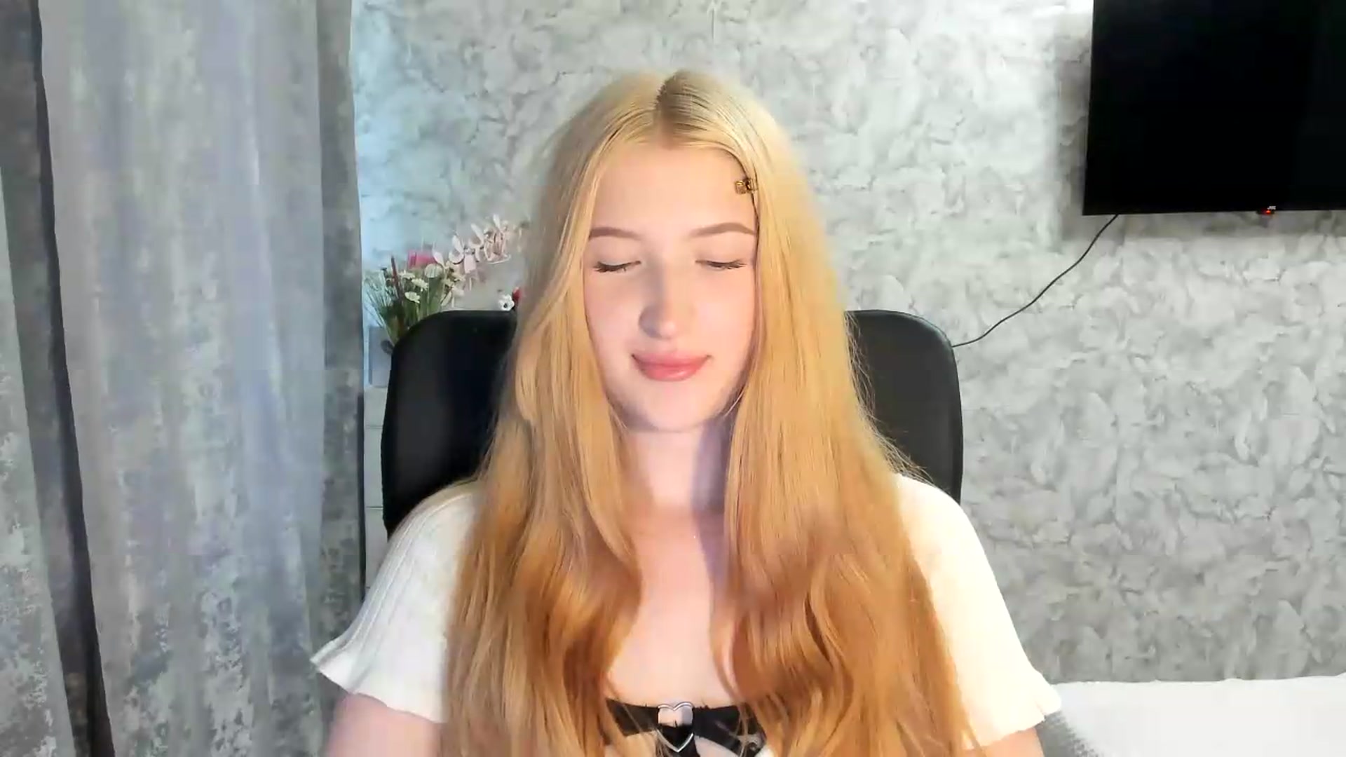 Gallery image thumbnail from Ilona_Here's myfreecams stream on, 05/23/2026, 16:38 image 3 of 20