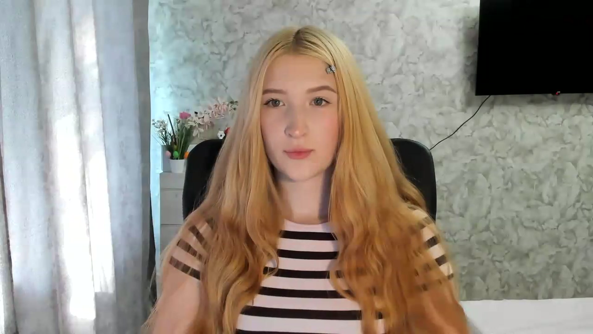 Gallery image thumbnail from Ilona_Here's myfreecams stream on, 05/26/2026, 14:25 image 9 of 20