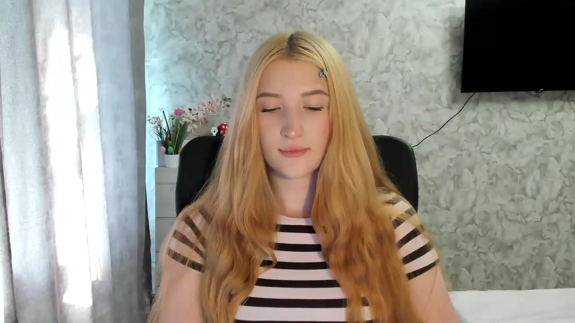 Gallery image thumbnail from Ilona_Here's myfreecams stream on, 05/26/2026, 14:25 image 20 of 20
