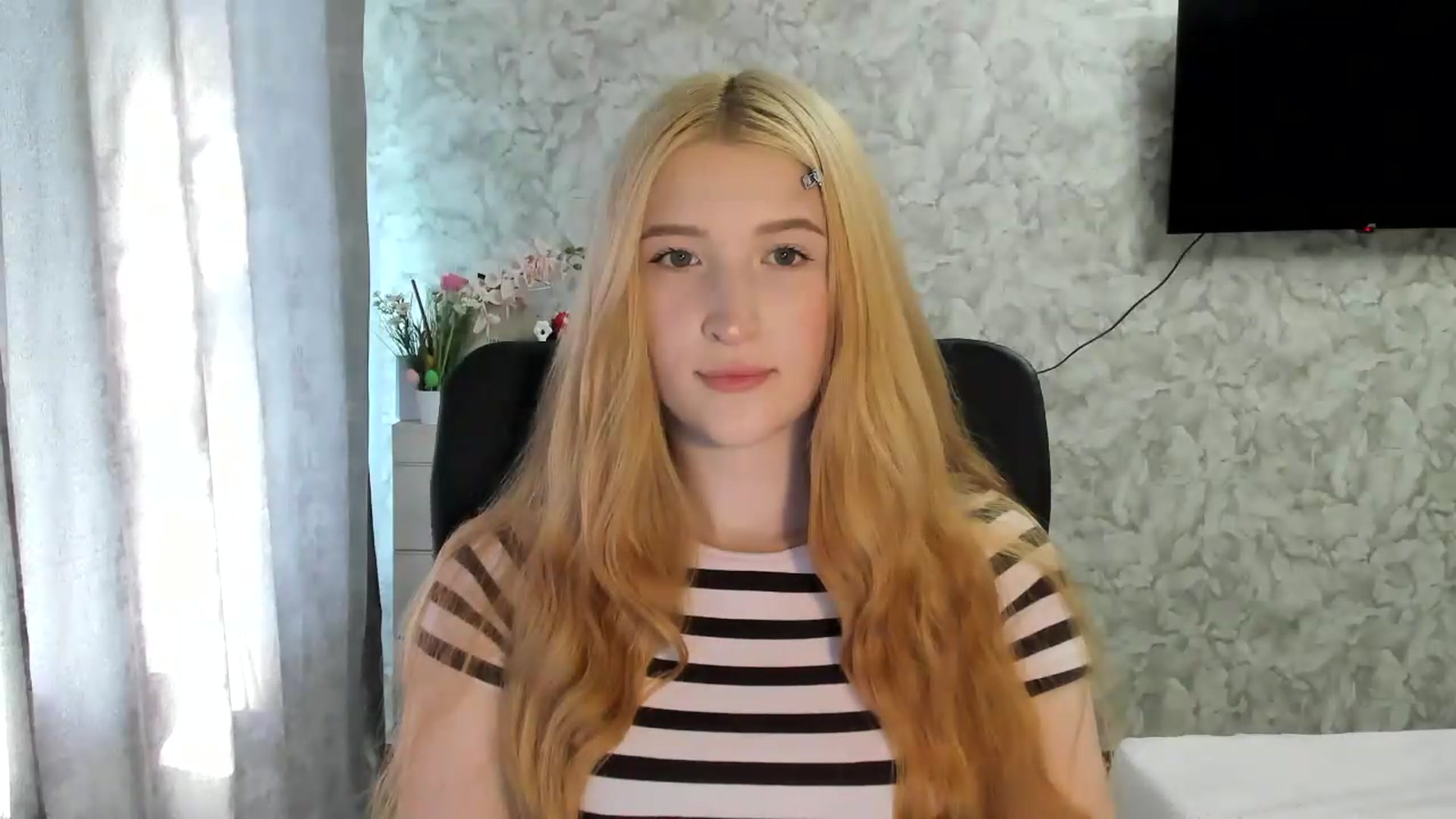 Gallery image thumbnail from Ilona_Here's myfreecams stream on, 05/26/2026, 14:25 image 19 of 20