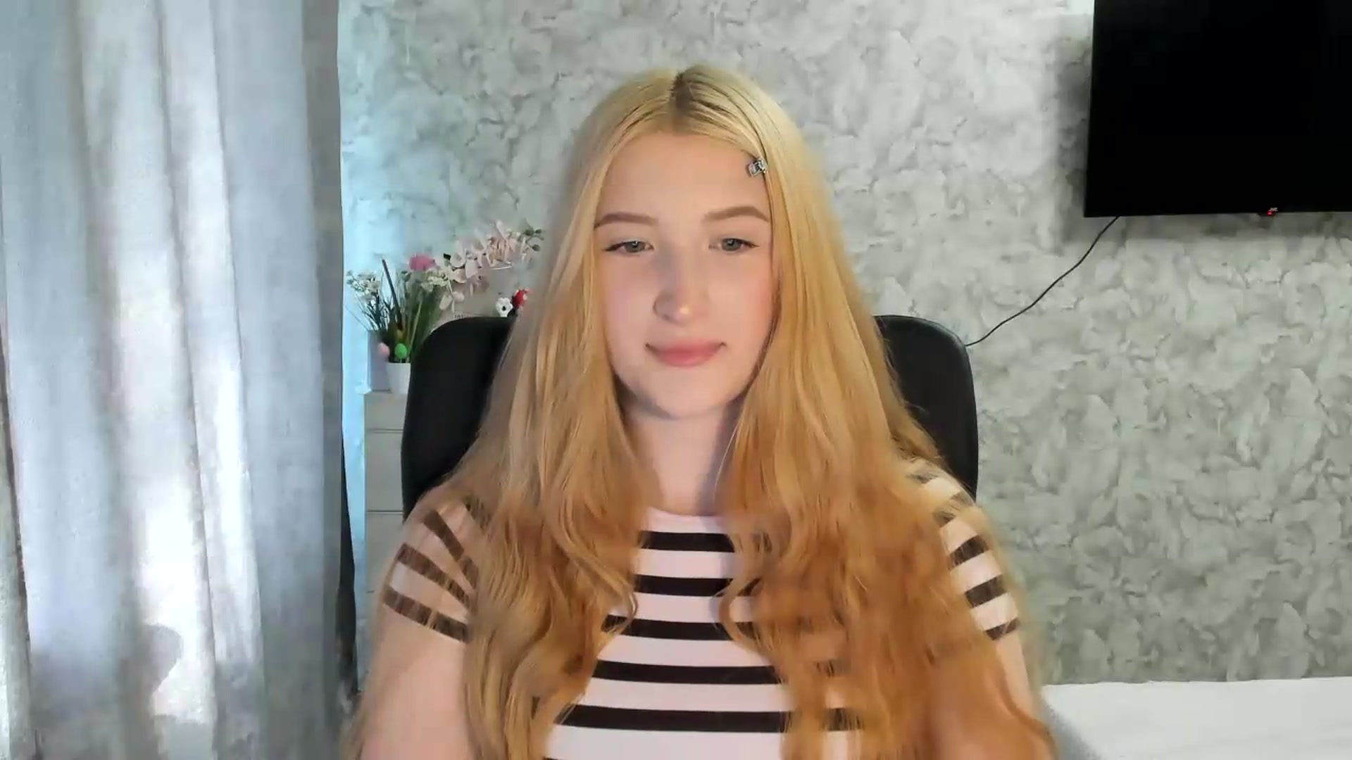 Gallery image thumbnail from Ilona_Here's myfreecams stream on, 05/26/2026, 14:25 image 13 of 20