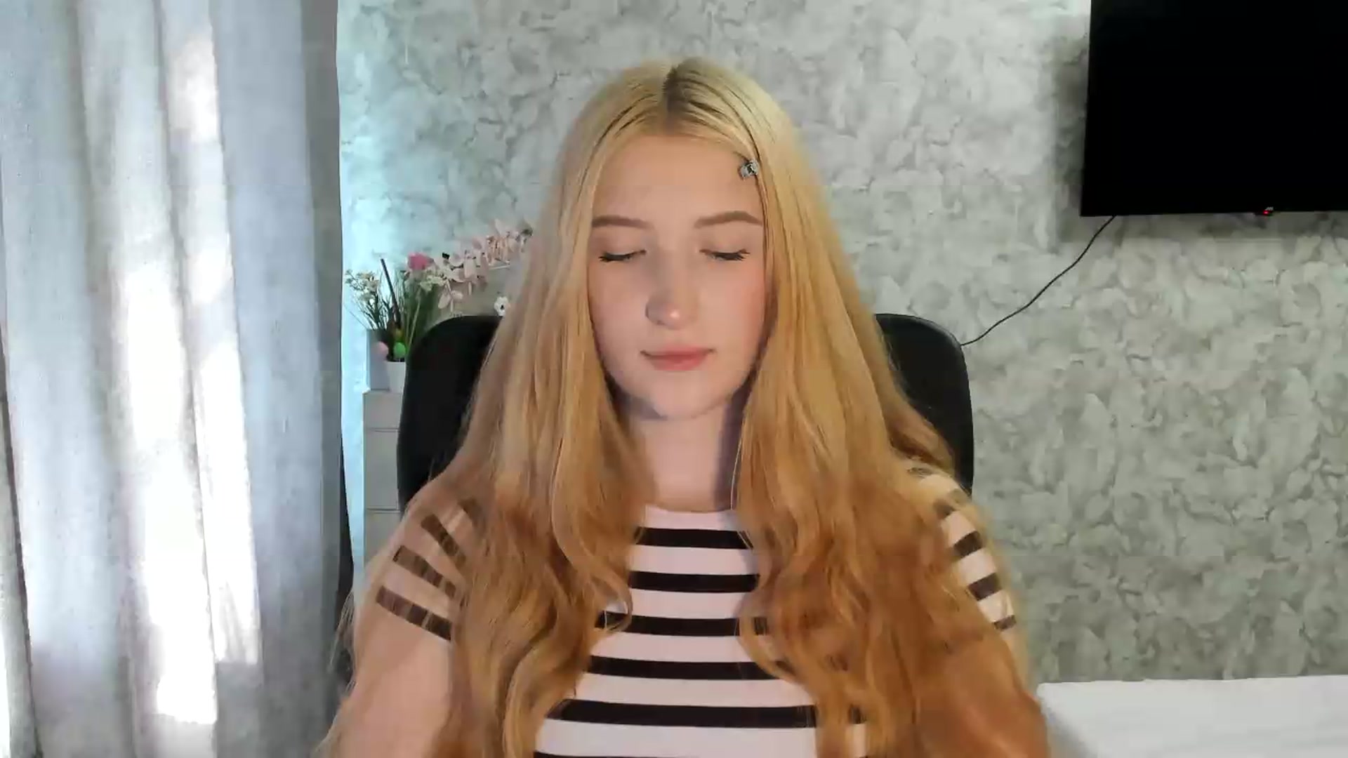 Gallery image thumbnail from Ilona_Here's myfreecams stream on, 05/26/2026, 14:25 image 10 of 20