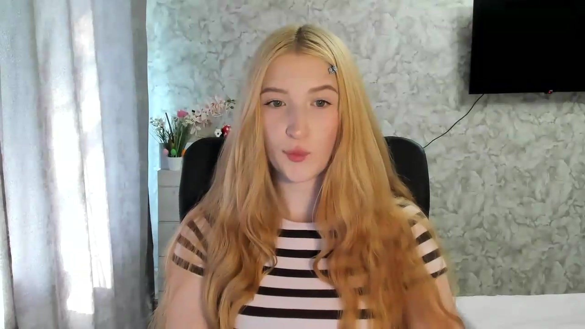 Gallery image thumbnail from Ilona_Here's myfreecams stream on, 05/26/2026, 14:25 image 11 of 20