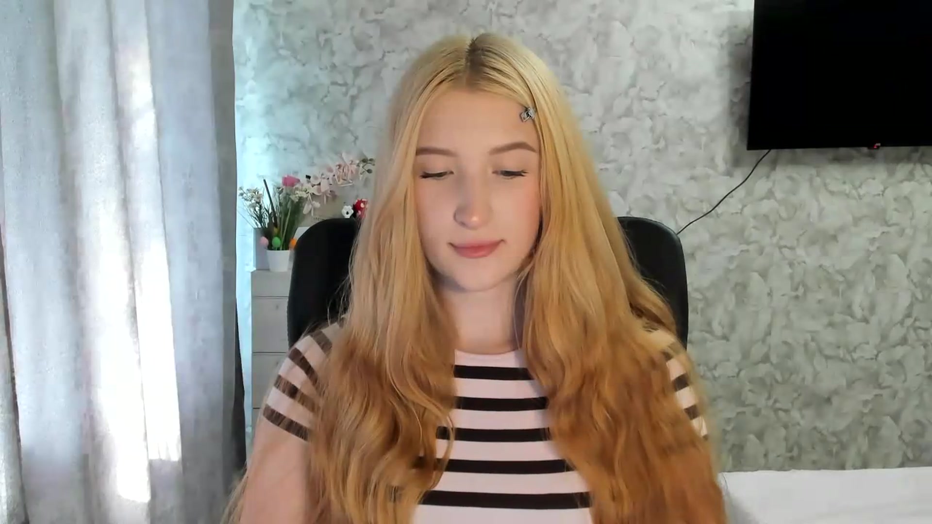 Gallery image thumbnail from Ilona_Here's myfreecams stream on, 05/26/2026, 14:25 image 6 of 20