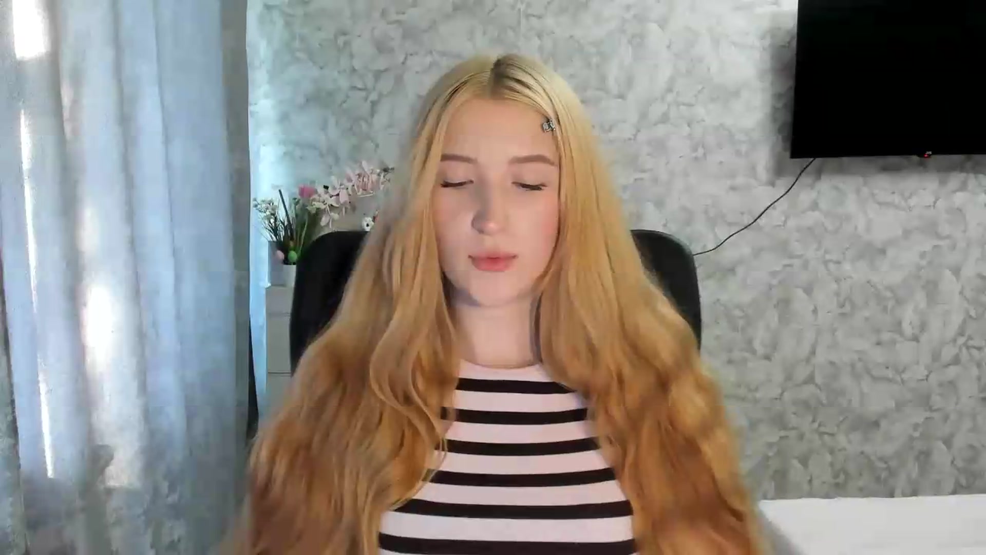 Gallery image thumbnail from Ilona_Here's myfreecams stream on, 05/26/2026, 15:55 image 14 of 20