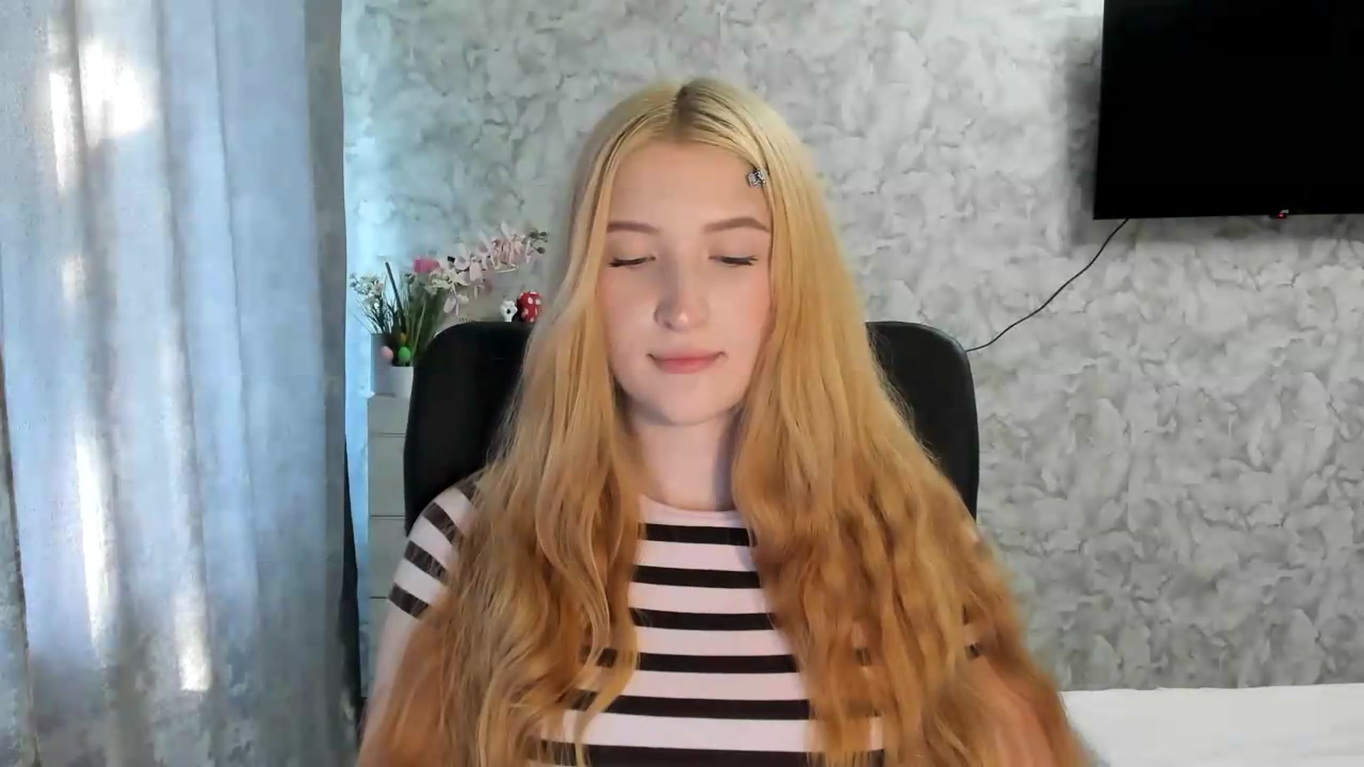Gallery image thumbnail from Ilona_Here's myfreecams stream on, 05/26/2026, 15:55 image 9 of 20