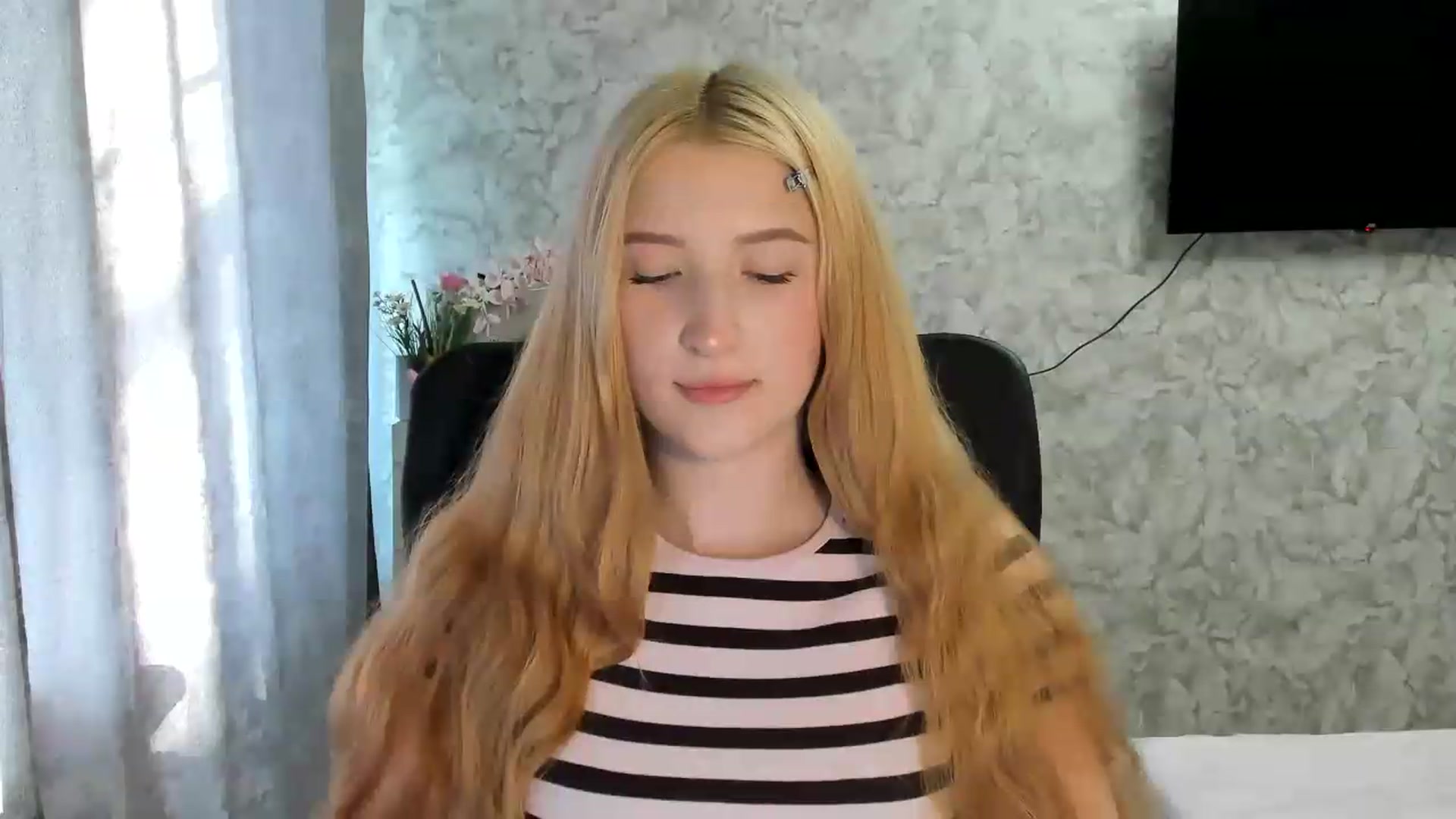 Gallery image thumbnail from Ilona_Here's myfreecams stream on, 05/26/2026, 15:55 image 2 of 20
