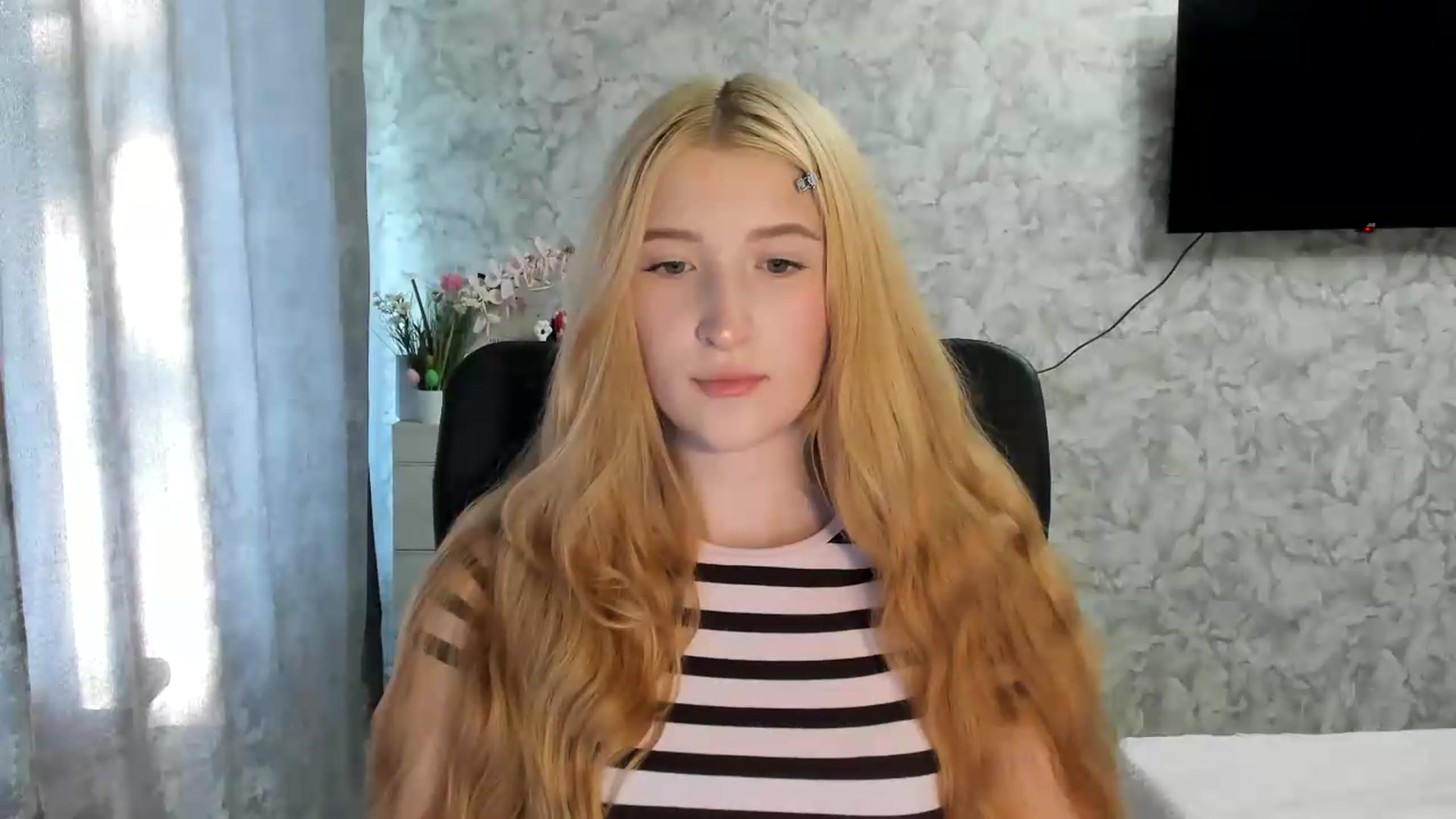 Gallery image thumbnail from Ilona_Here's myfreecams stream on, 05/26/2026, 15:55 image 12 of 20