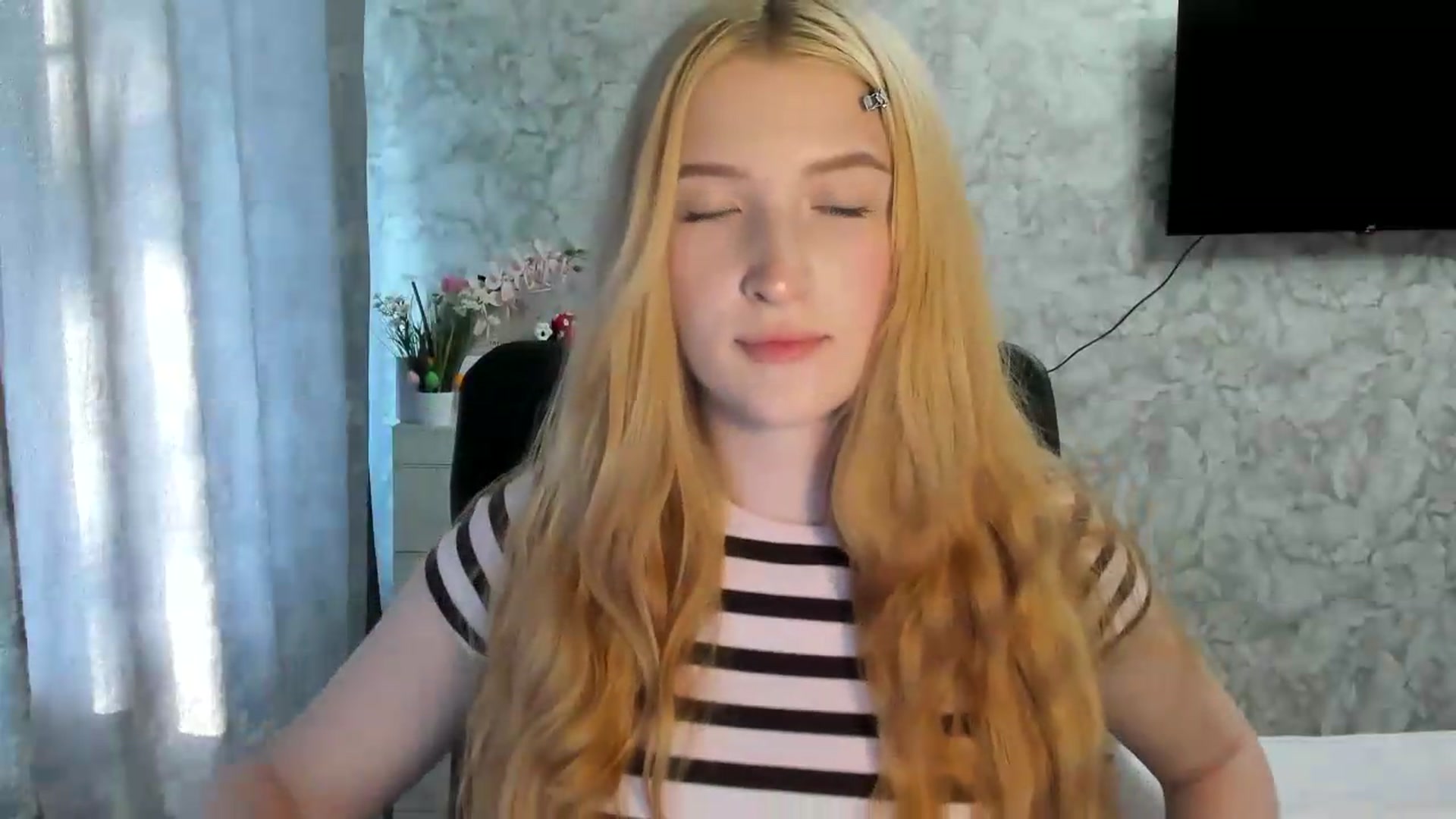 Gallery image thumbnail from Ilona_Here's myfreecams stream on, 05/26/2026, 15:55 image 10 of 20