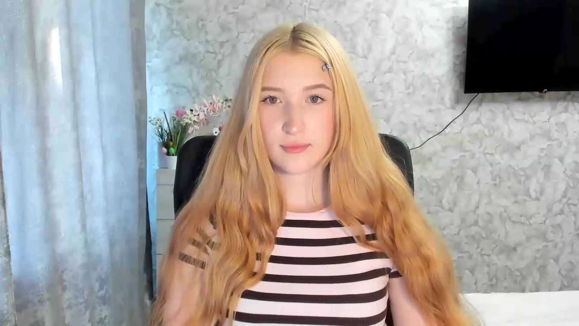 Gallery image thumbnail from Ilona_Here's myfreecams stream on, 05/26/2026, 15:55 image 16 of 20