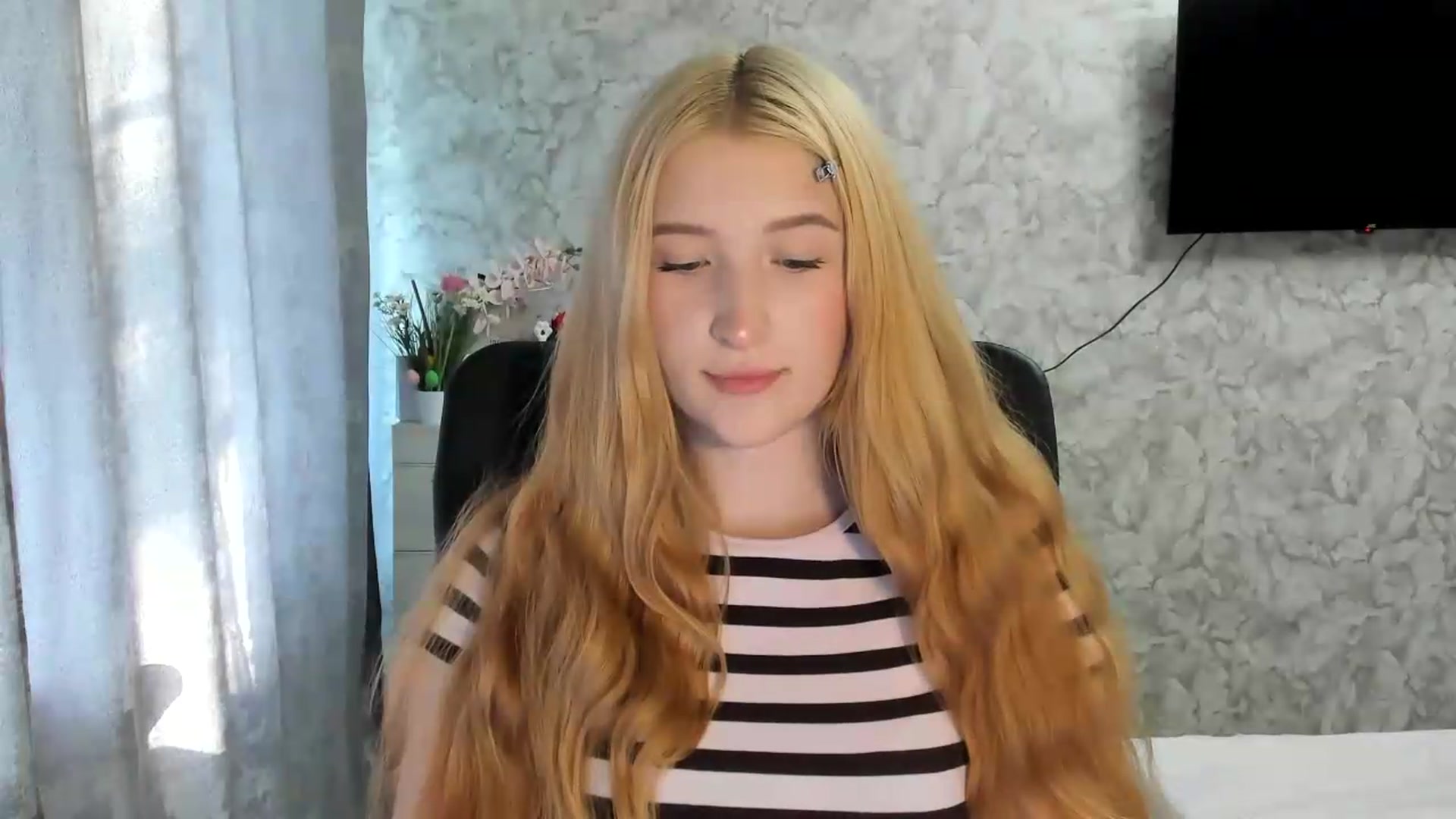 Gallery image thumbnail from Ilona_Here's myfreecams stream on, 05/26/2026, 15:55 image 4 of 20