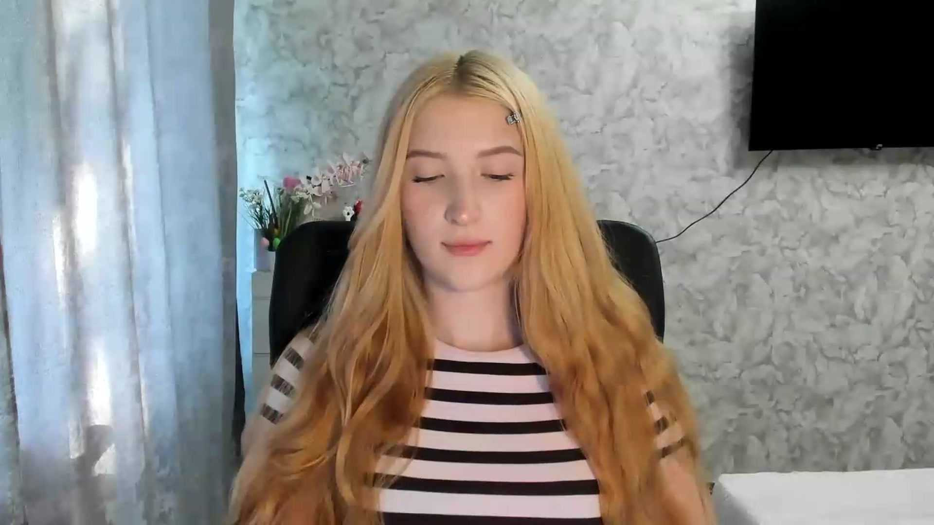 Gallery image thumbnail from Ilona_Here's myfreecams stream on, 05/26/2026, 15:55 image 7 of 20