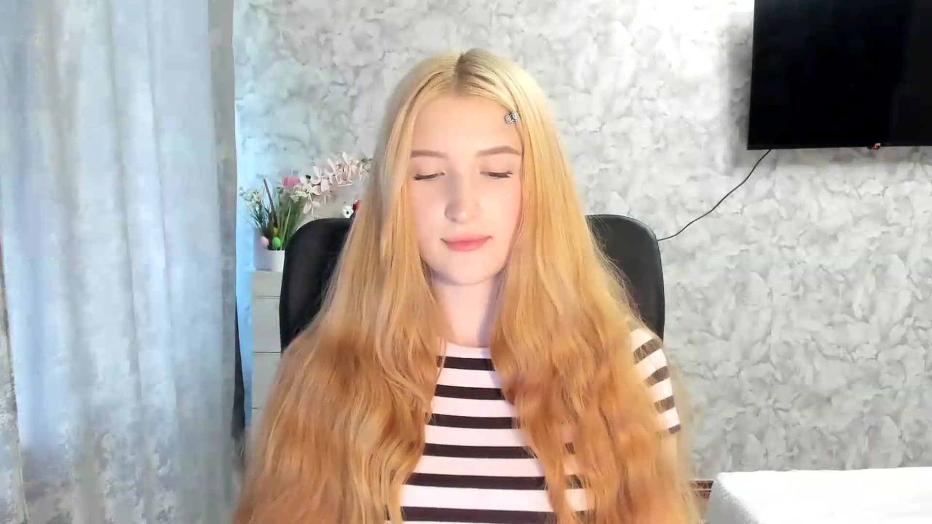 Gallery image thumbnail from Ilona_Here's myfreecams stream on, 05/26/2026, 15:55 image 19 of 20