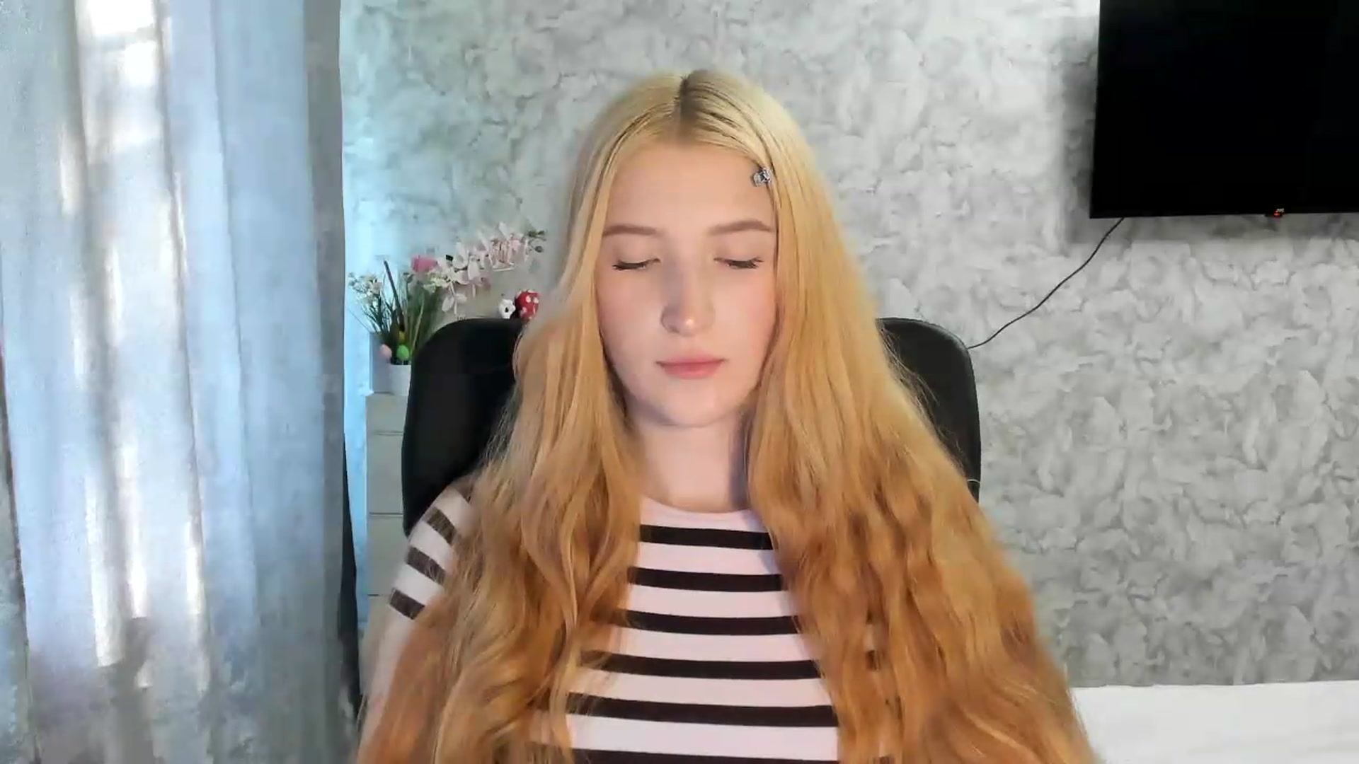 Gallery image thumbnail from Ilona_Here's myfreecams stream on, 05/26/2026, 15:55 image 8 of 20