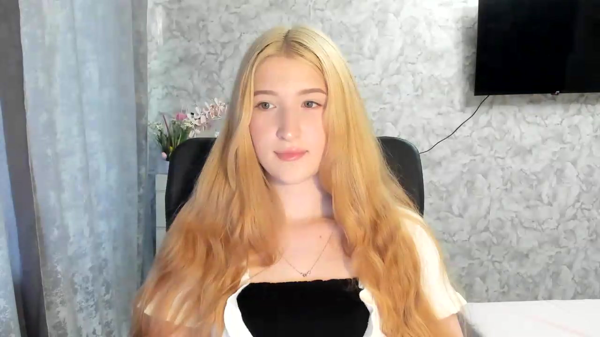 Gallery image thumbnail from Ilona_Here's myfreecams stream on, 05/27/2026, 17:11 image 7 of 20