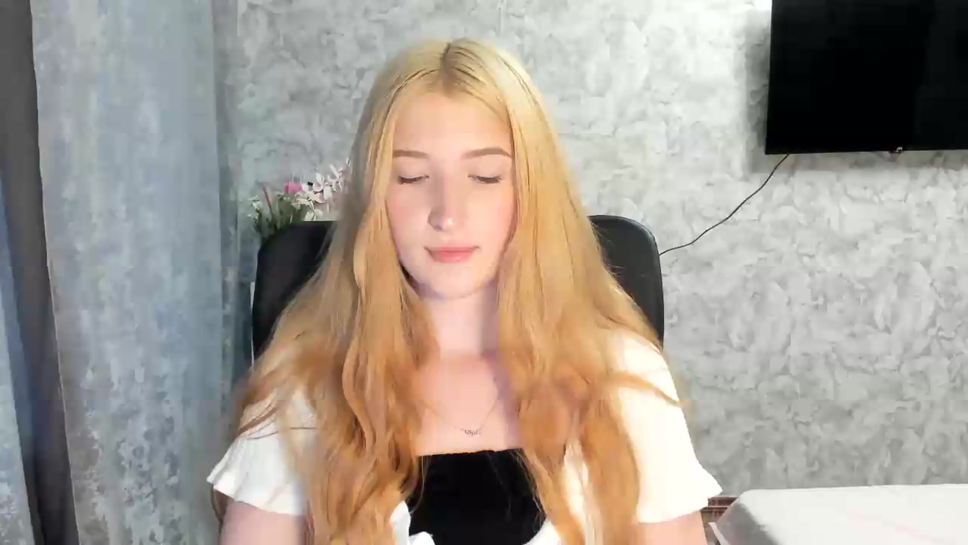 Gallery image thumbnail from Ilona_Here's myfreecams stream on, 05/27/2026, 17:11 image 18 of 20
