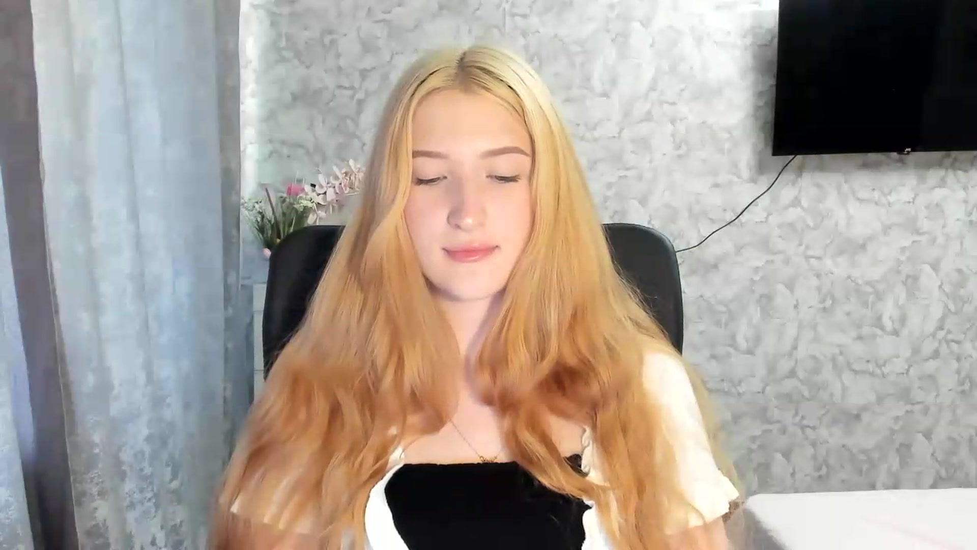 Gallery image thumbnail from Ilona_Here's myfreecams stream on, 05/27/2026, 17:11 image 3 of 20