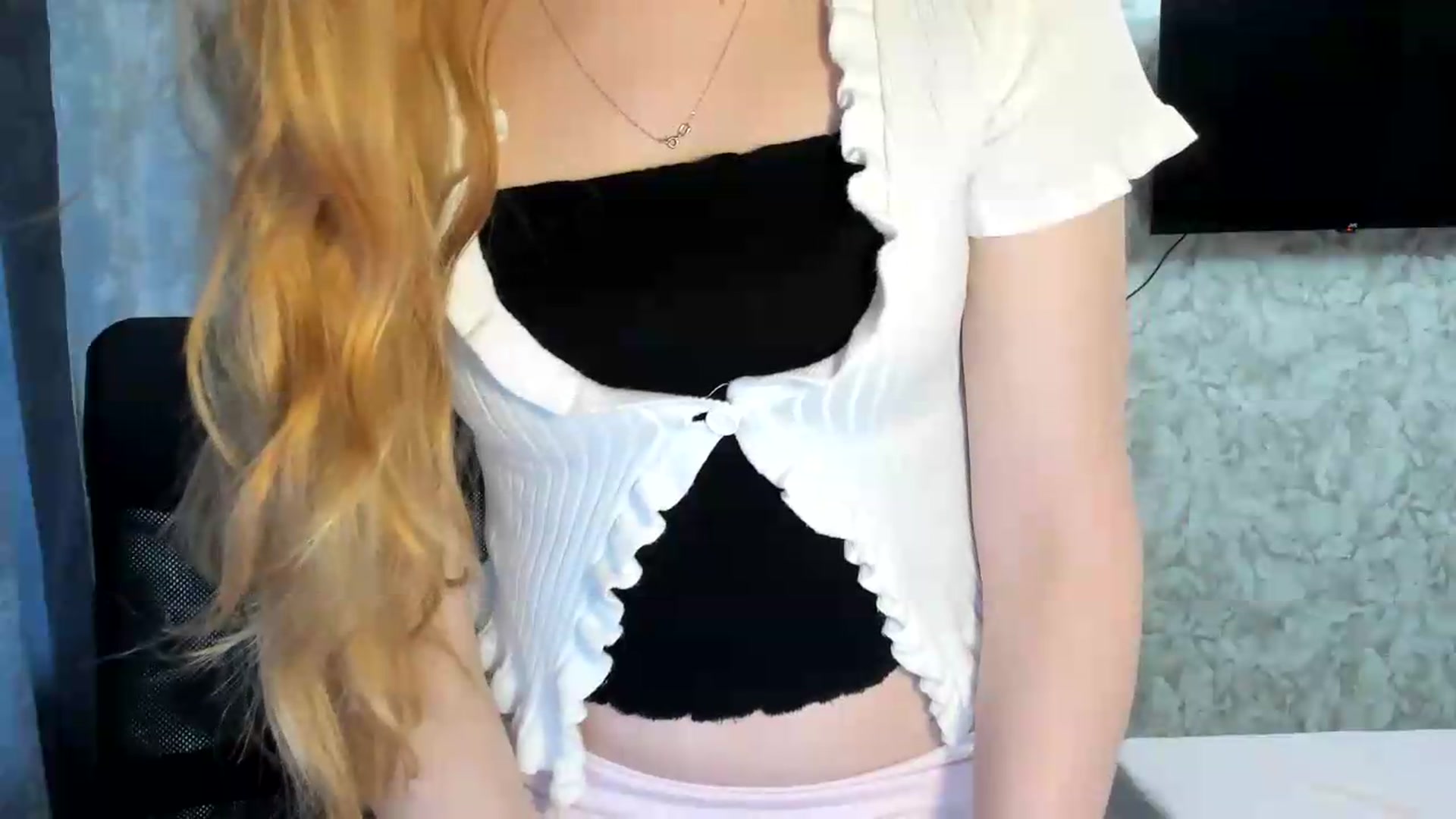 Gallery image thumbnail from Ilona_Here's myfreecams stream on, 05/27/2026, 17:11 image 9 of 20