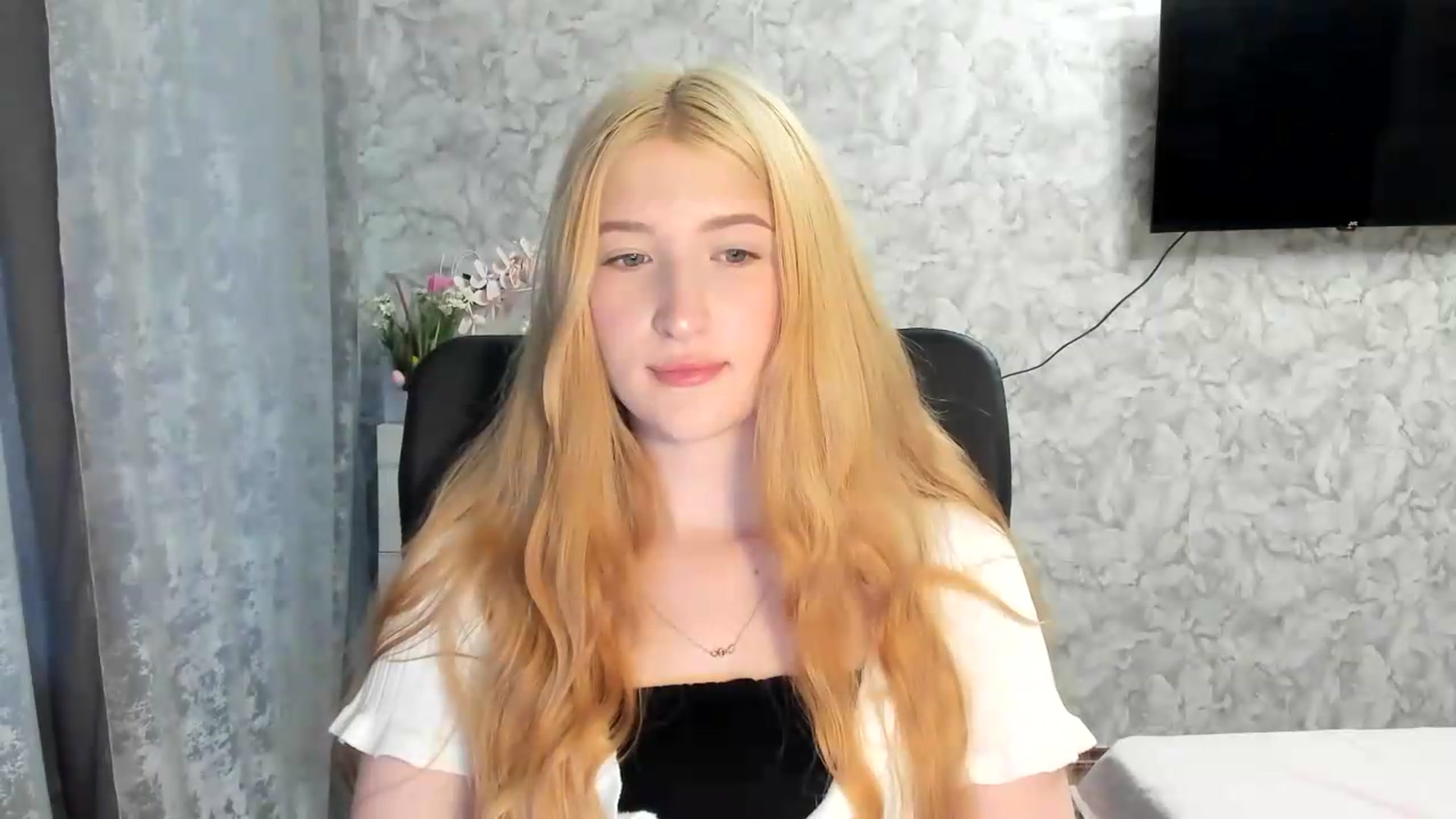Gallery image thumbnail from Ilona_Here's myfreecams stream on, 05/27/2026, 17:11 image 19 of 20