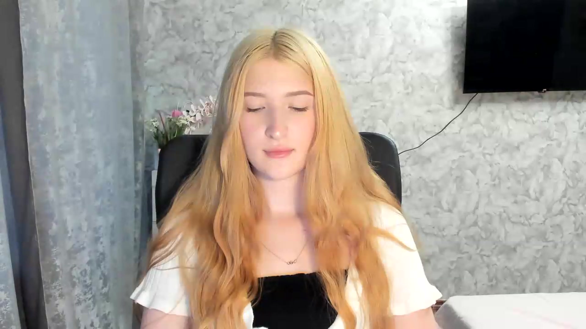 Gallery image thumbnail from Ilona_Here's myfreecams stream on, 05/27/2026, 17:11 image 20 of 20