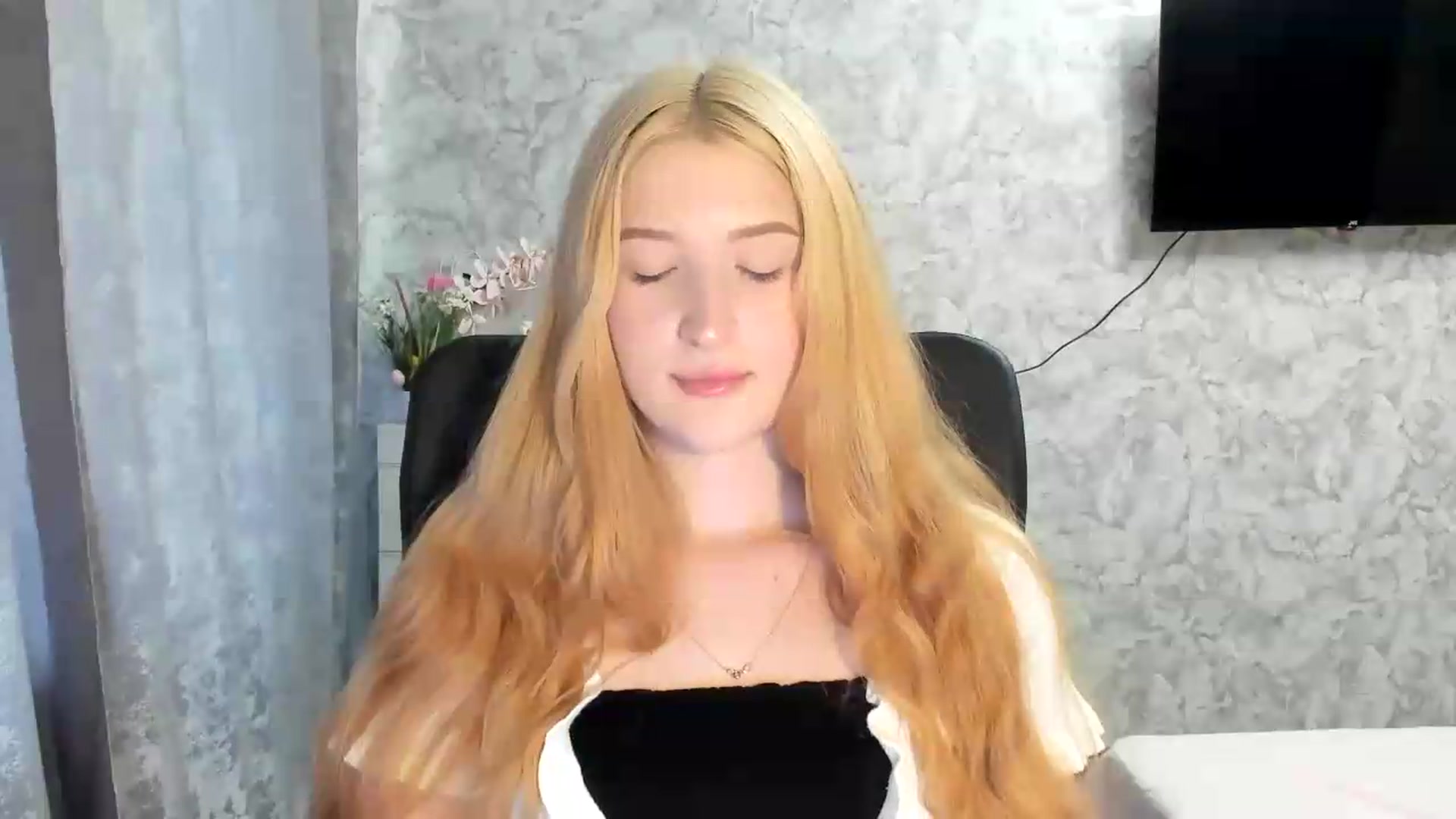 Gallery image thumbnail from Ilona_Here's myfreecams stream on, 05/27/2026, 17:11 image 6 of 20