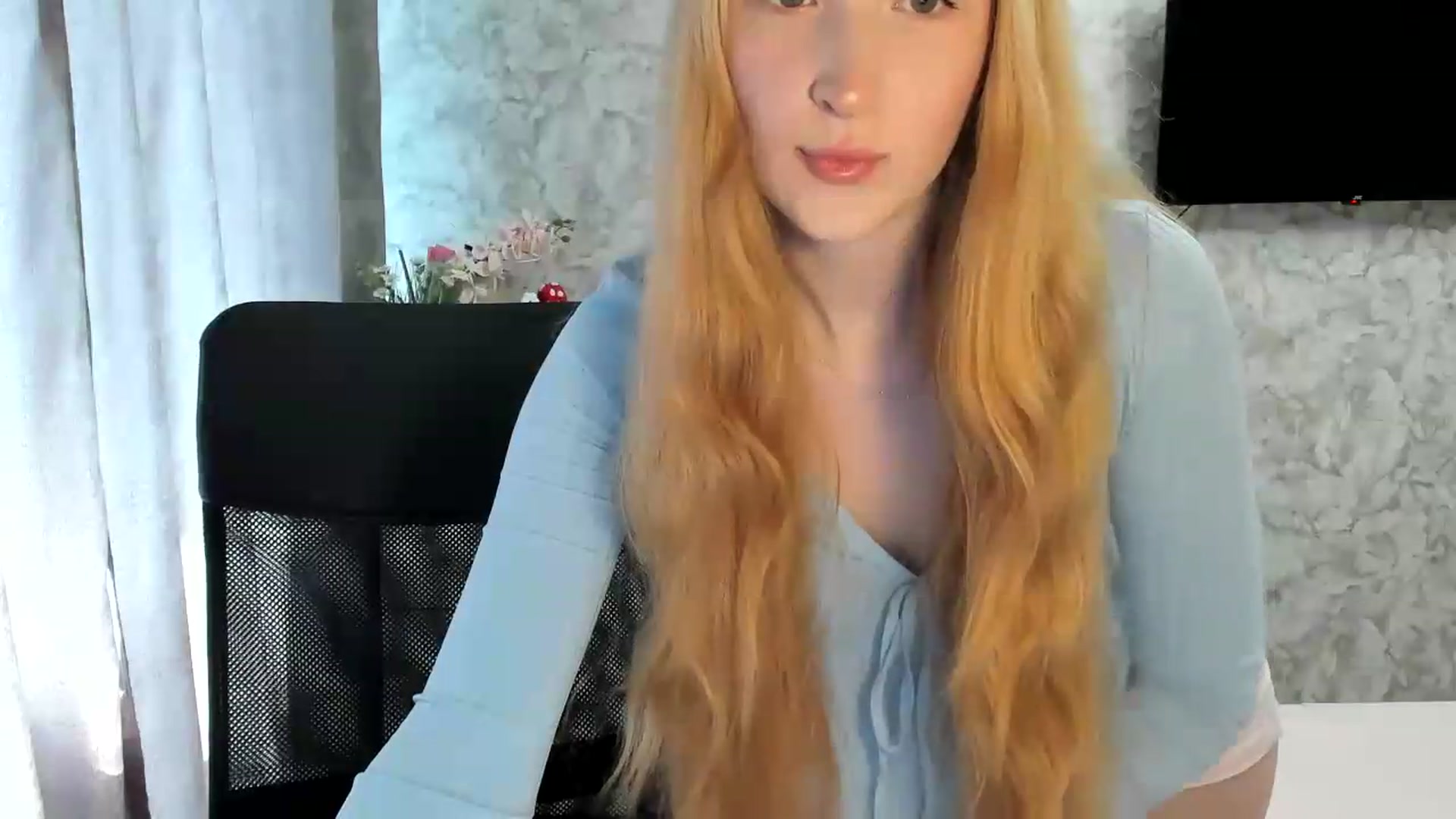 Gallery image thumbnail from Ilona_Here's myfreecams stream on, 05/29/2026, 12:49 image 13 of 20