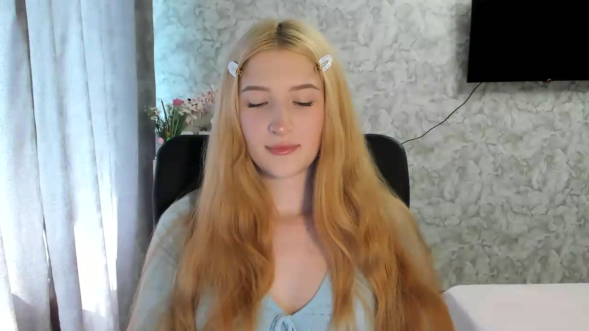 Gallery image thumbnail from Ilona_Here's myfreecams stream on, 05/29/2026, 12:49 image 9 of 20