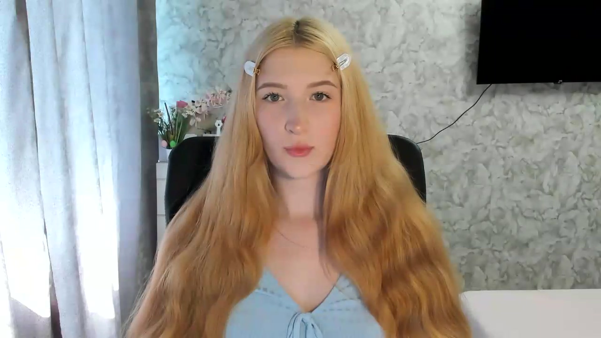 Gallery image thumbnail from Ilona_Here's myfreecams stream on, 05/29/2026, 12:49 image 19 of 20