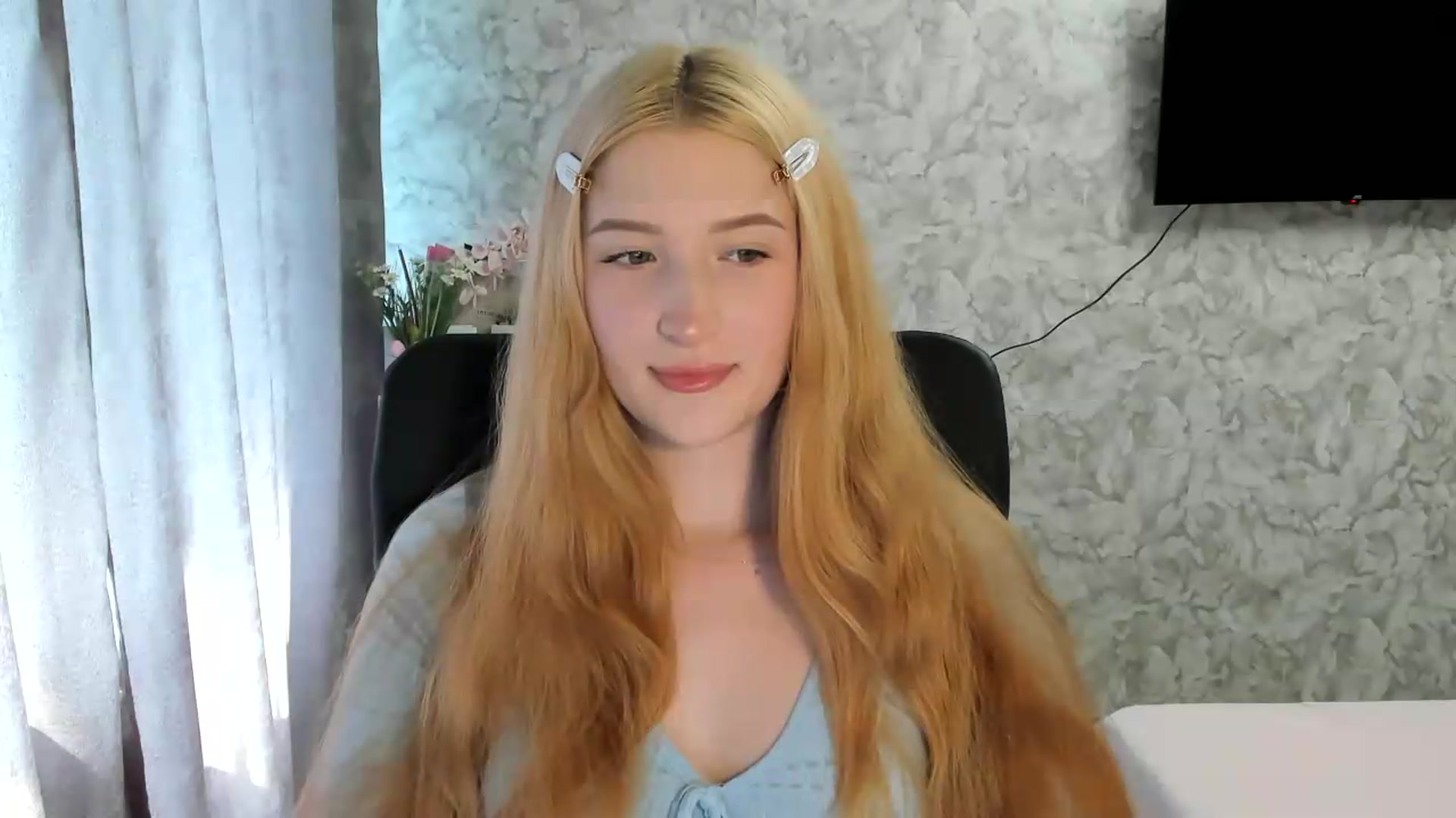 Gallery image thumbnail from Ilona_Here's myfreecams stream on, 05/29/2026, 12:49 image 8 of 20