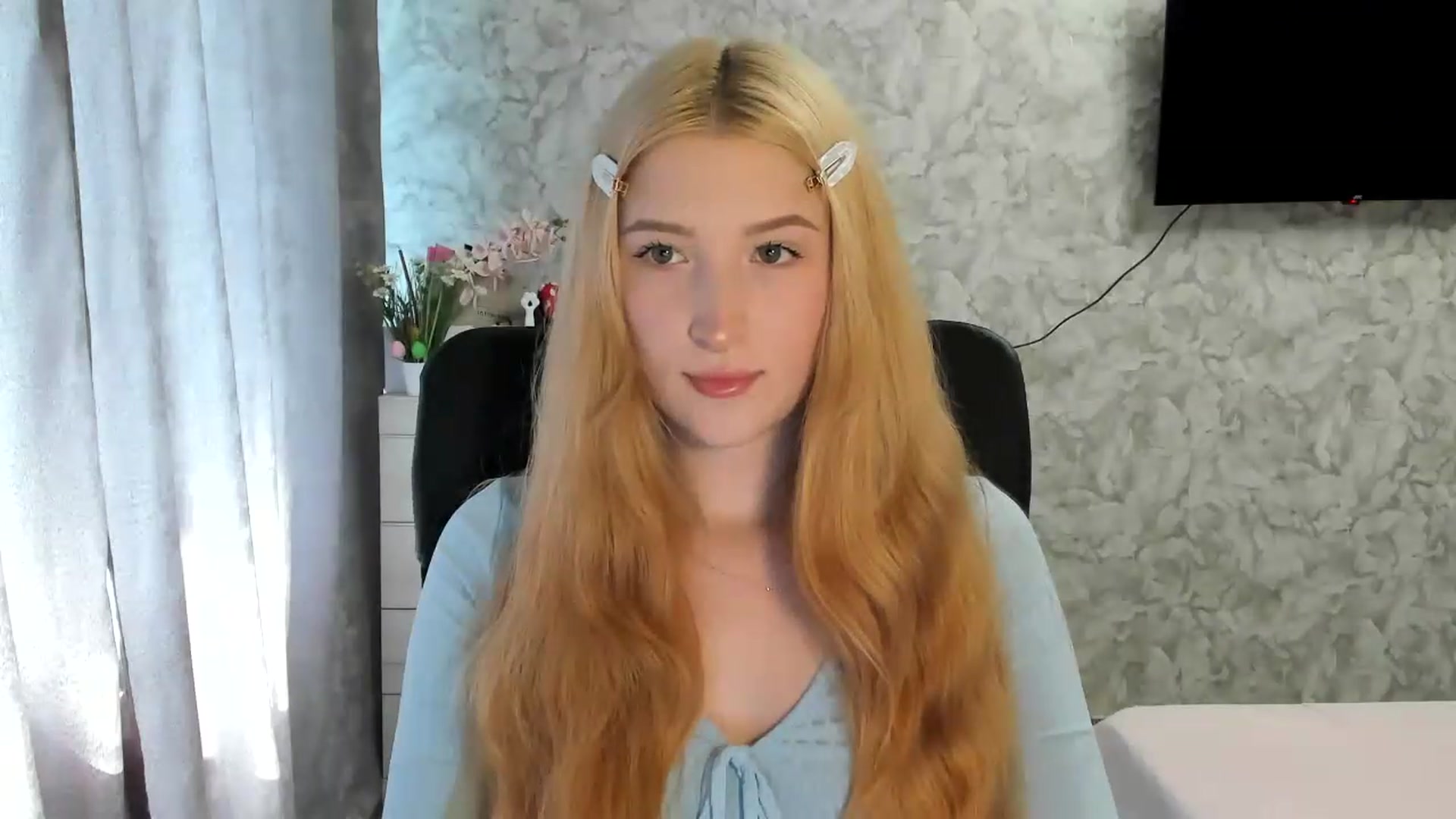 Gallery image thumbnail from Ilona_Here's myfreecams stream on, 05/29/2026, 12:49 image 14 of 20