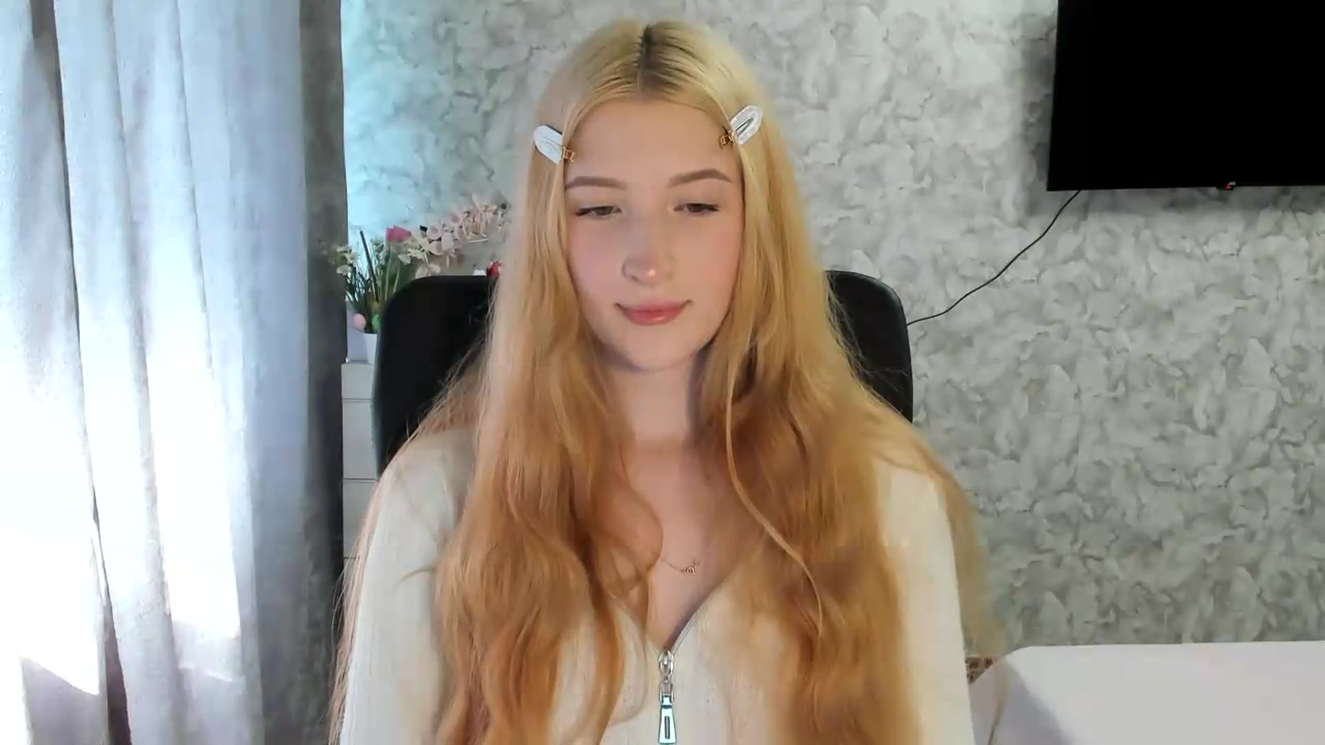 Gallery image thumbnail from Ilona_Here's myfreecams stream on, 05/29/2026, 13:26 image 10 of 20