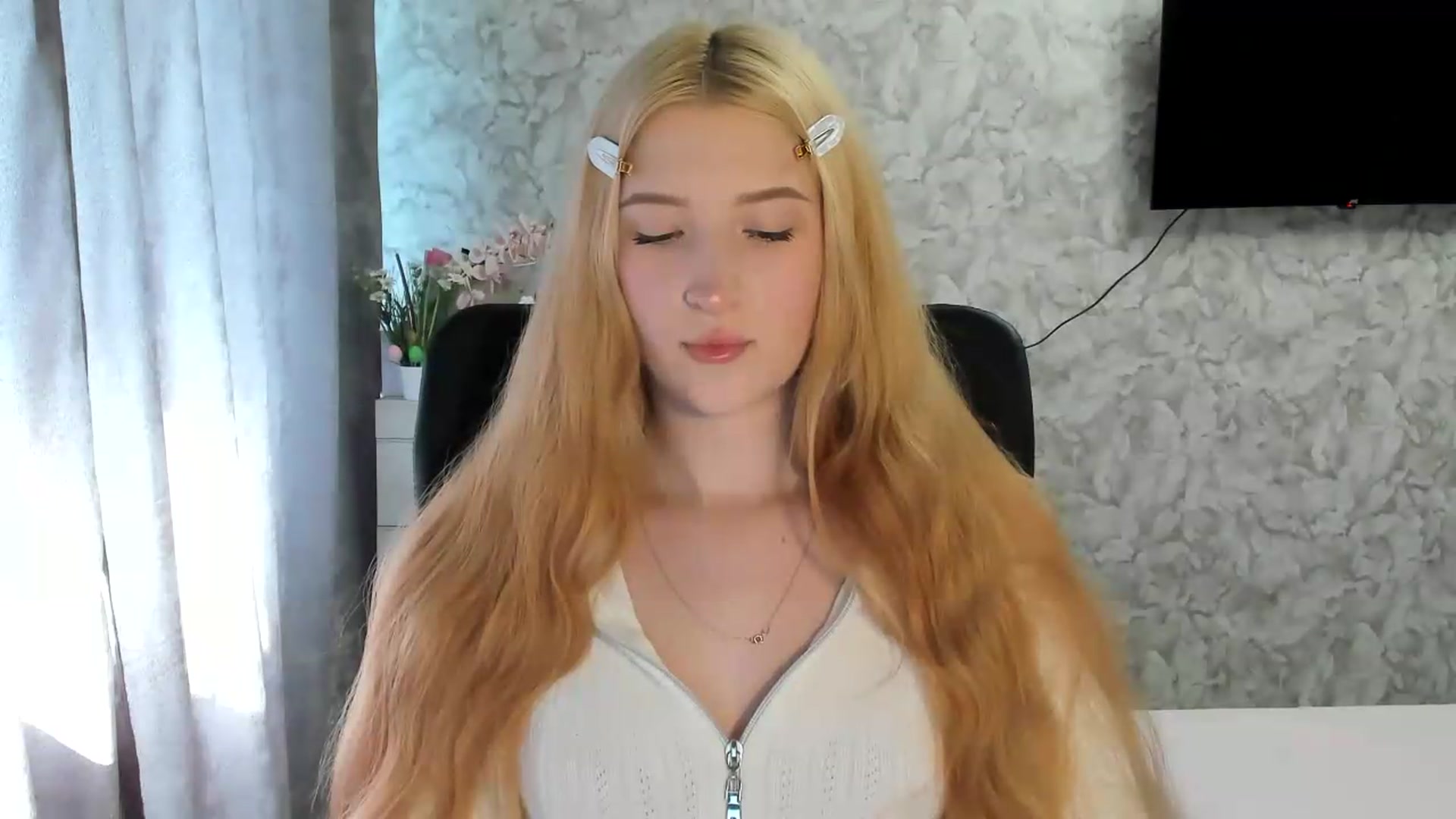 Gallery image thumbnail from Ilona_Here's myfreecams stream on, 05/29/2026, 13:26 image 6 of 20
