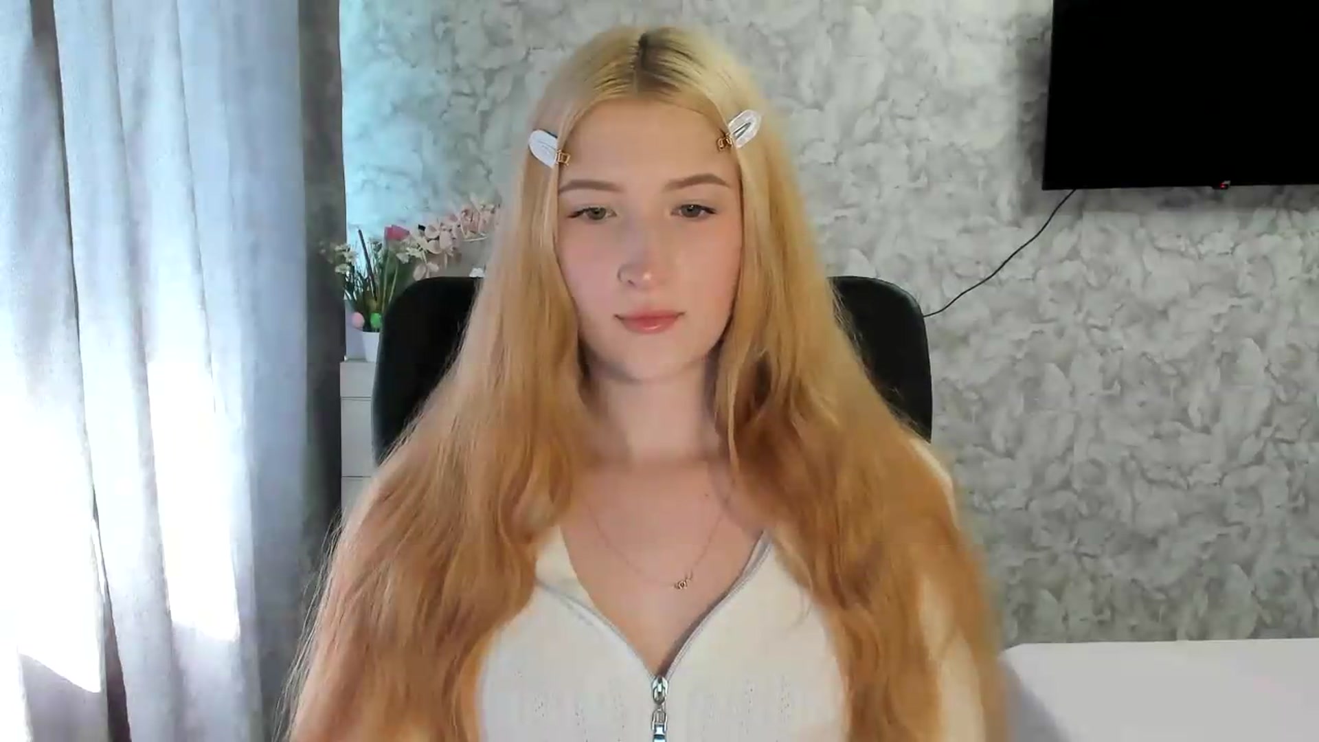 Gallery image thumbnail from Ilona_Here's myfreecams stream on, 05/29/2026, 13:26 image 8 of 20