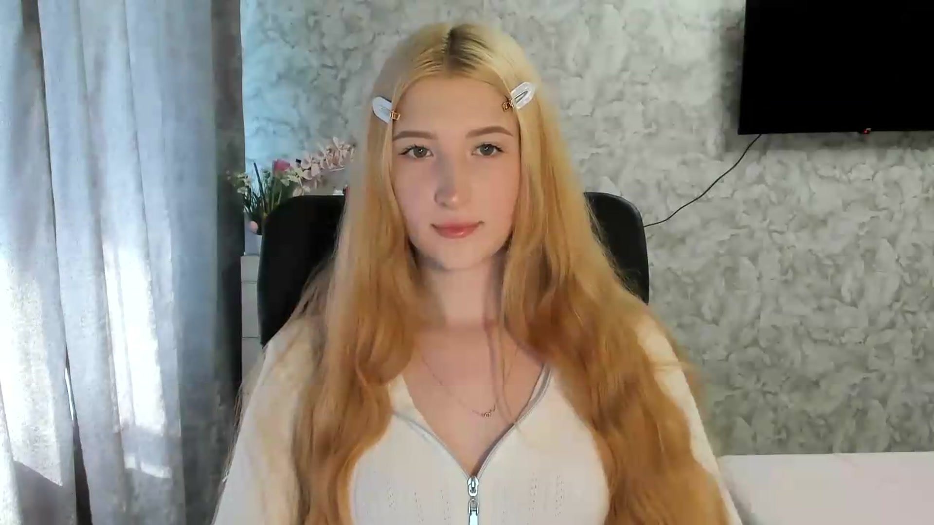 Gallery image thumbnail from Ilona_Here's myfreecams stream on, 05/29/2026, 13:26 image 16 of 20