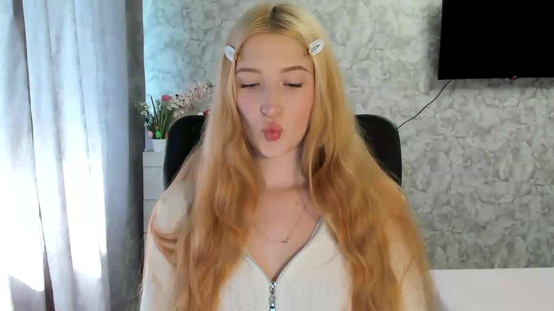 Gallery image thumbnail from Ilona_Here's myfreecams stream on, 05/29/2026, 13:26 image 2 of 20