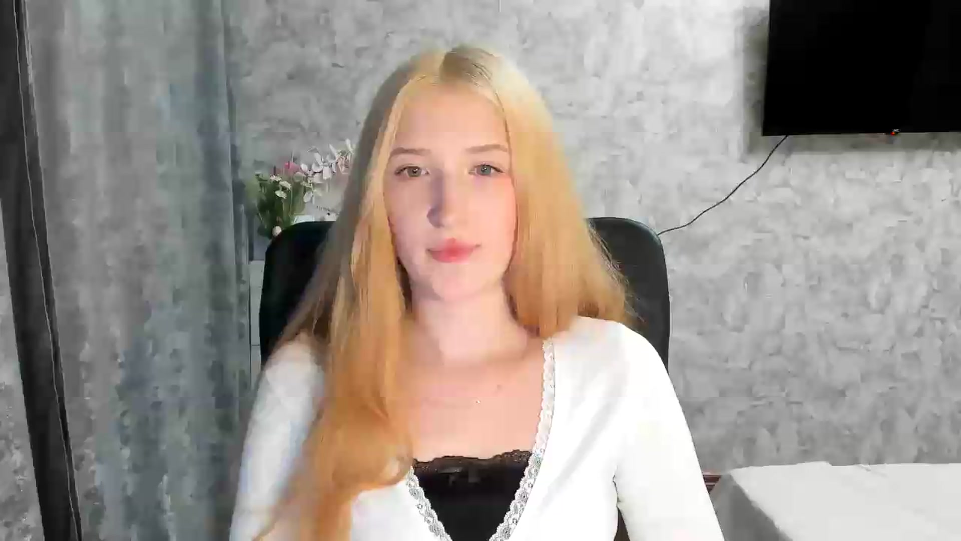 Gallery image thumbnail from Ilona_Here's myfreecams stream on, 06/05/2026, 18:03 image 11 of 20