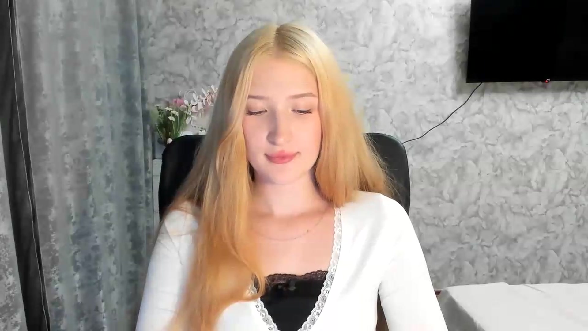Gallery image thumbnail from Ilona_Here's myfreecams stream on, 06/05/2026, 18:03 image 19 of 20