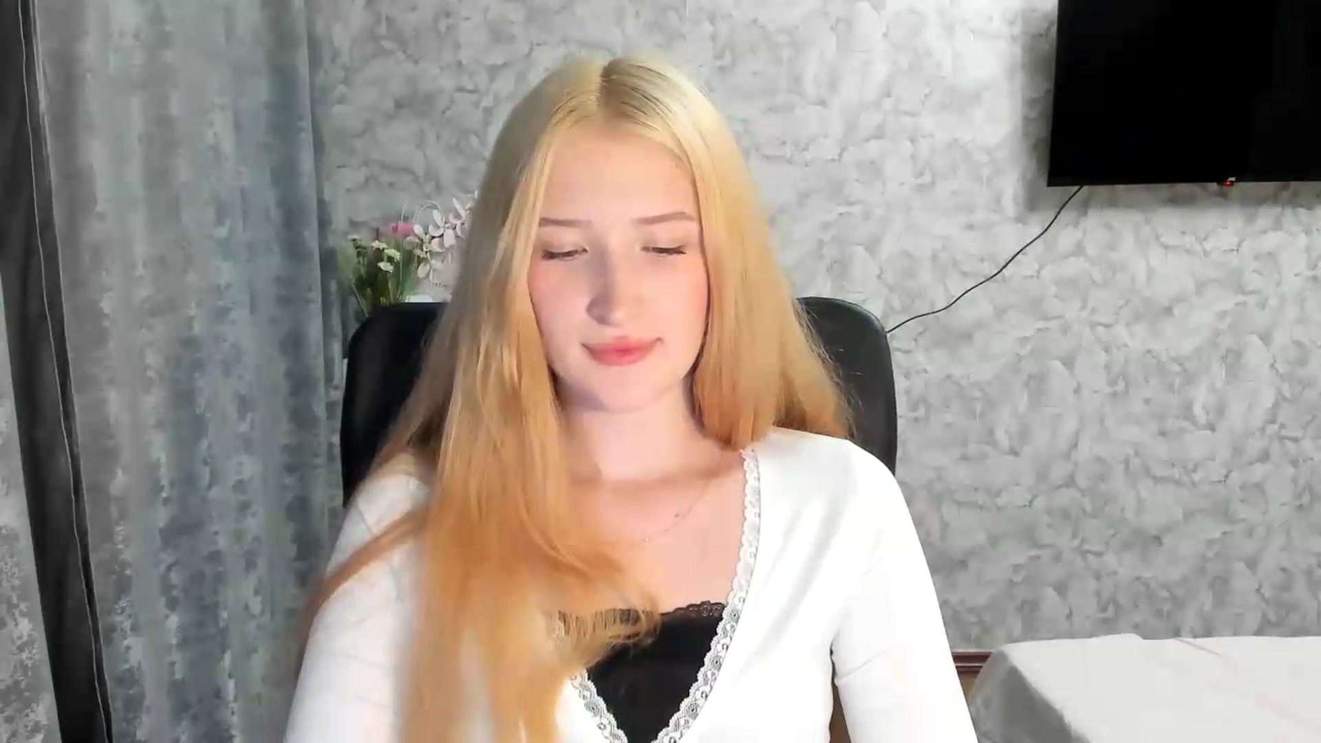 Gallery image thumbnail from Ilona_Here's myfreecams stream on, 06/05/2026, 18:03 image 6 of 20