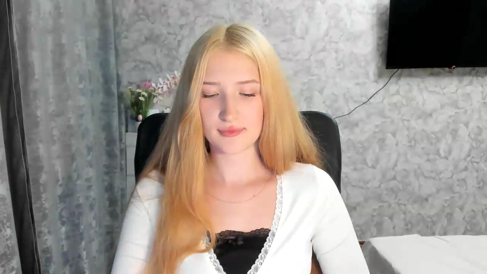 Gallery image thumbnail from Ilona_Here's myfreecams stream on, 06/05/2026, 18:03 image 20 of 20