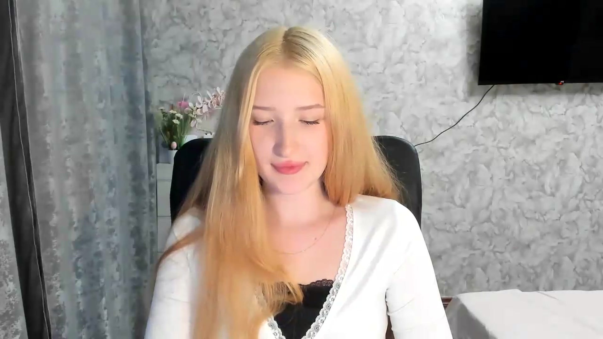 Gallery image thumbnail from Ilona_Here's myfreecams stream on, 06/05/2026, 18:03 image 4 of 20