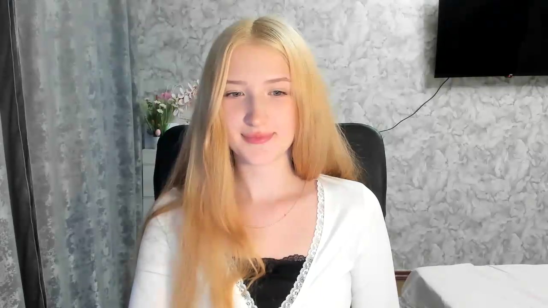 Gallery image thumbnail from Ilona_Here's myfreecams stream on, 06/05/2026, 18:03 image 2 of 20